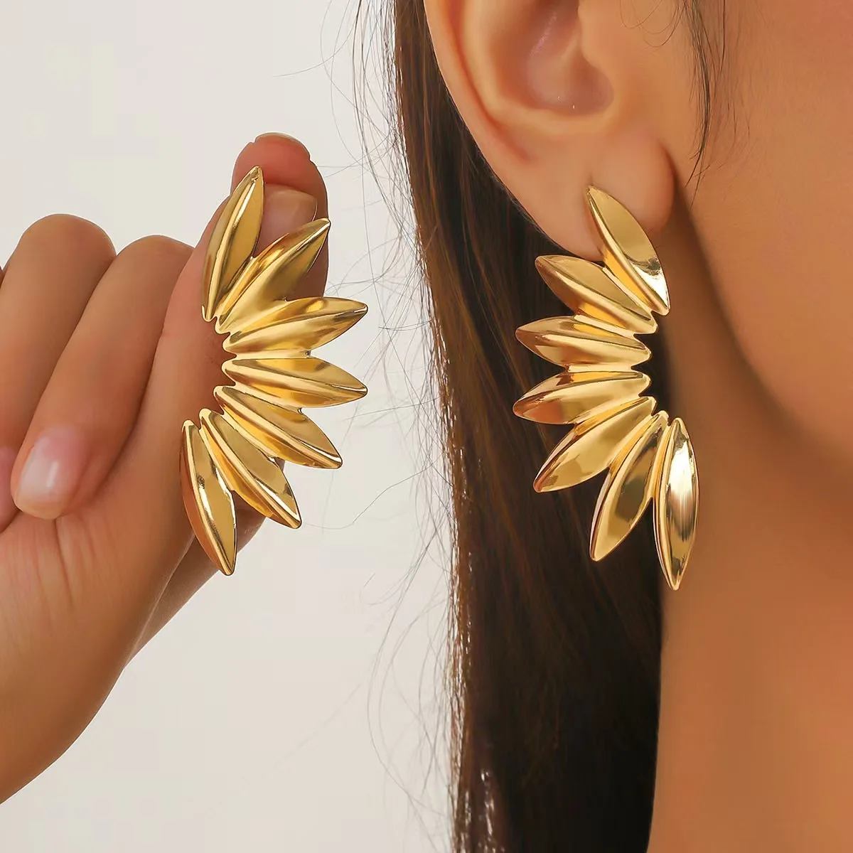 

New Exaggerated Fan Shape Women's Hanging Earrings Gold Color Metal Geometric Dangle Earrings for Female European Ear Jewelry