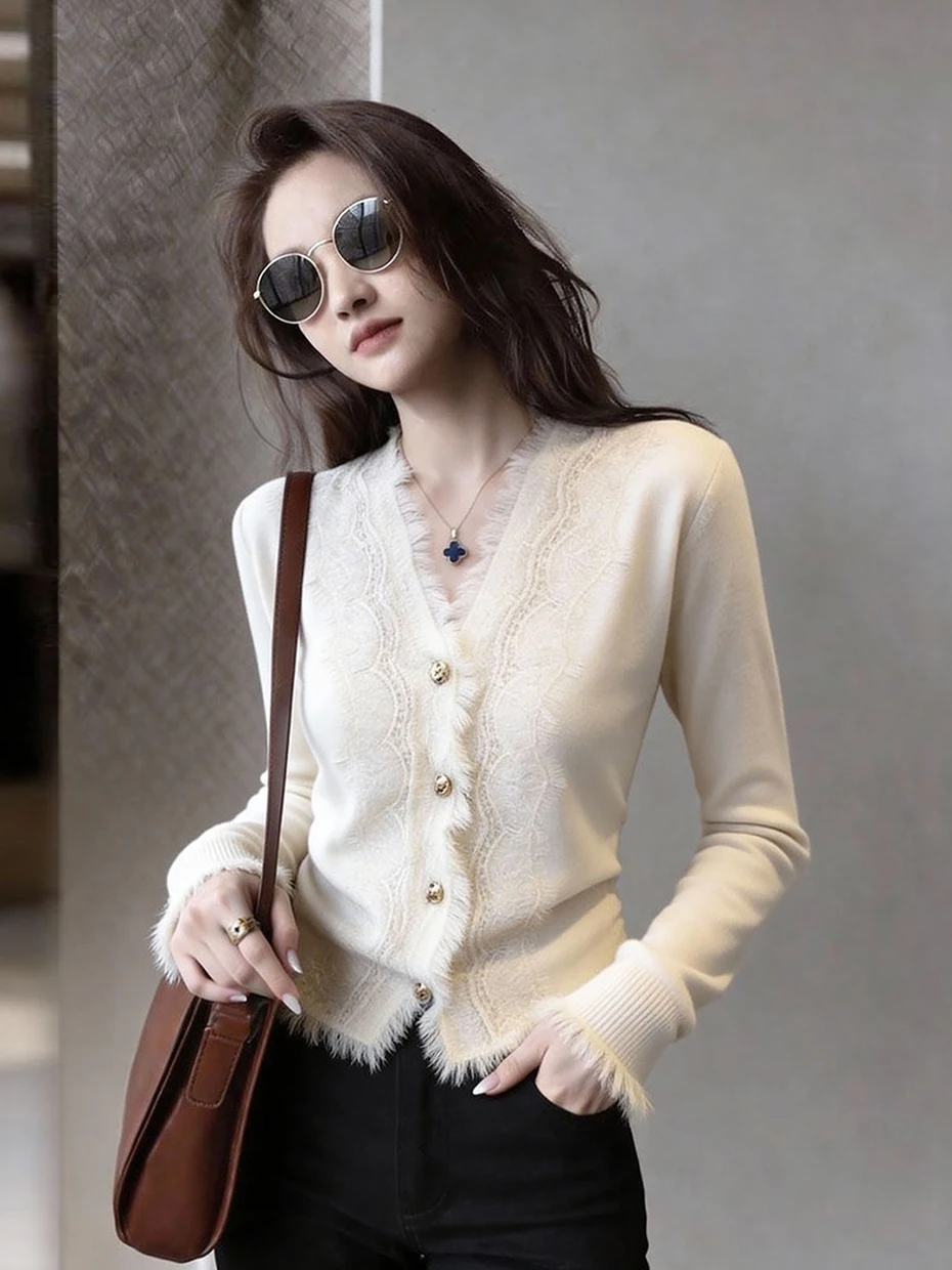 

Casual Loose V-Neck Lace Trim Cardigan Women's Slim Fit Beige Top Spring 2026 Early Morning Leisurely Draped Fashion
