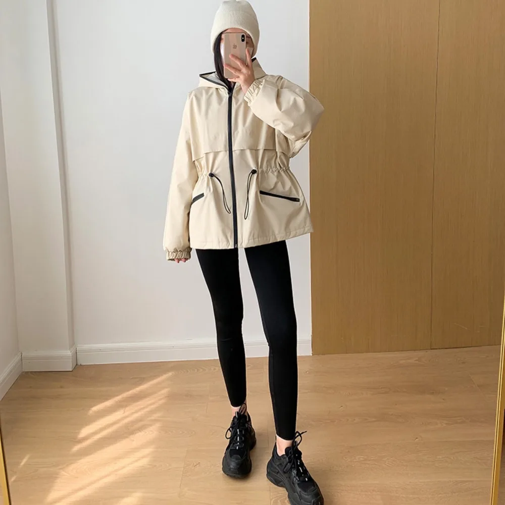 Outdoor Waterproof Windbreaker White Down Jacket Women's Short Loose Waist Jacket Light European Fashion 2024 New