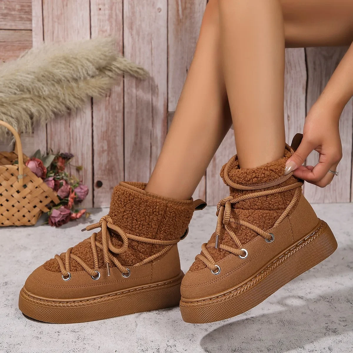 Cold-proof and Warm Winter Ladies Shoes 2024 New Lace Up Design Women’s Platform Boots Waterproof Anti-slip Fashion Short Boots