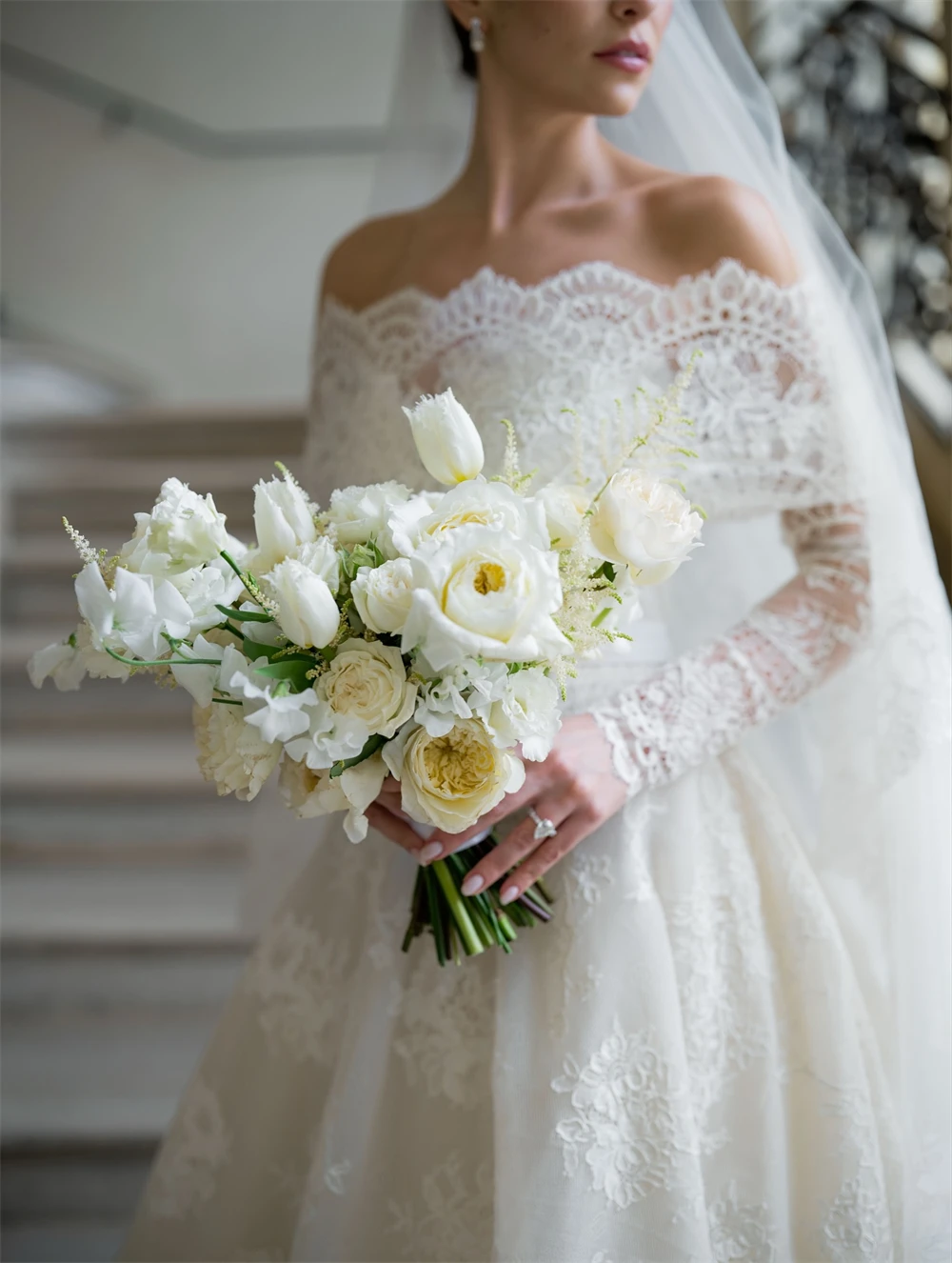 Personalizado encantador vestido de casamento de renda branca elegante fora do ombro tribunal trem novia mangas compridas vestidos de noiva