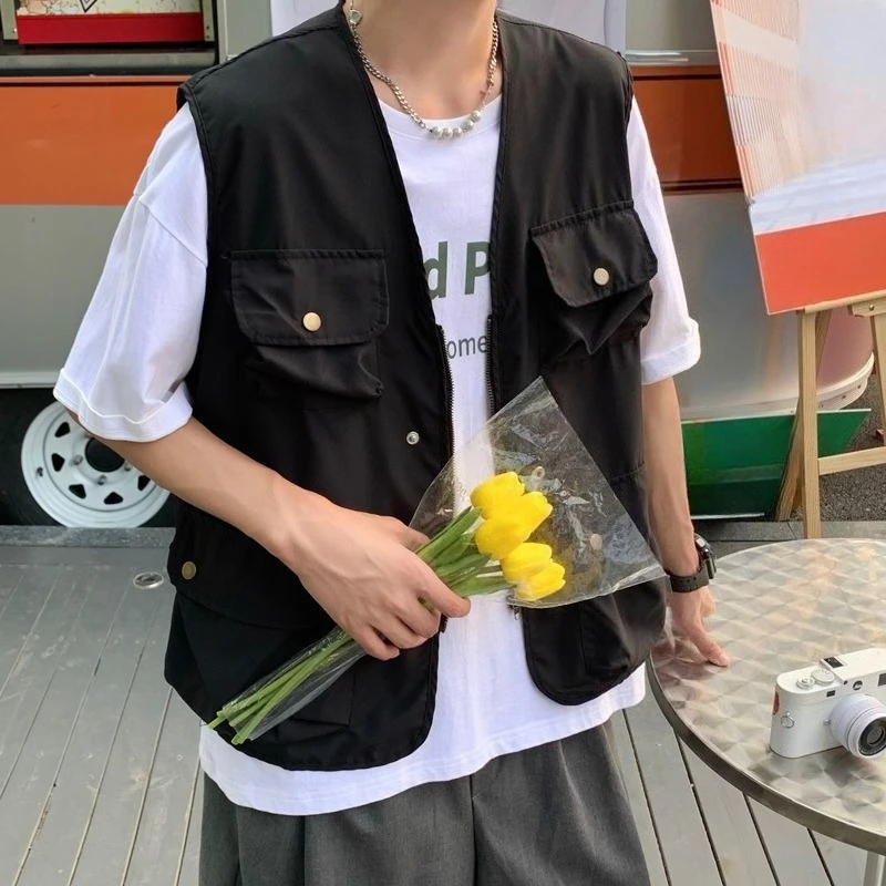 

Men's Lightweight Cotton Vest Military Style Utility Jacket with Zipper Pockets Trendy Ins Streetwear for Summer