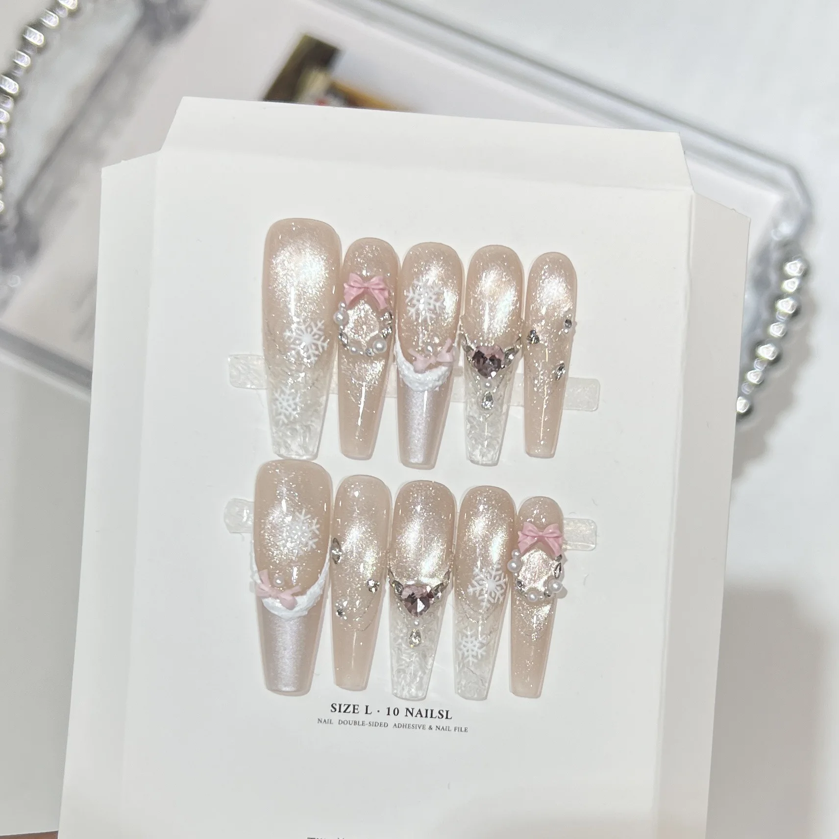 

10pcs Handmade Long Press On Nails Christmas Cat's Eye French Snowflake Bow Rhinestone Design Fake Nails Wearable Nails Art Girl
