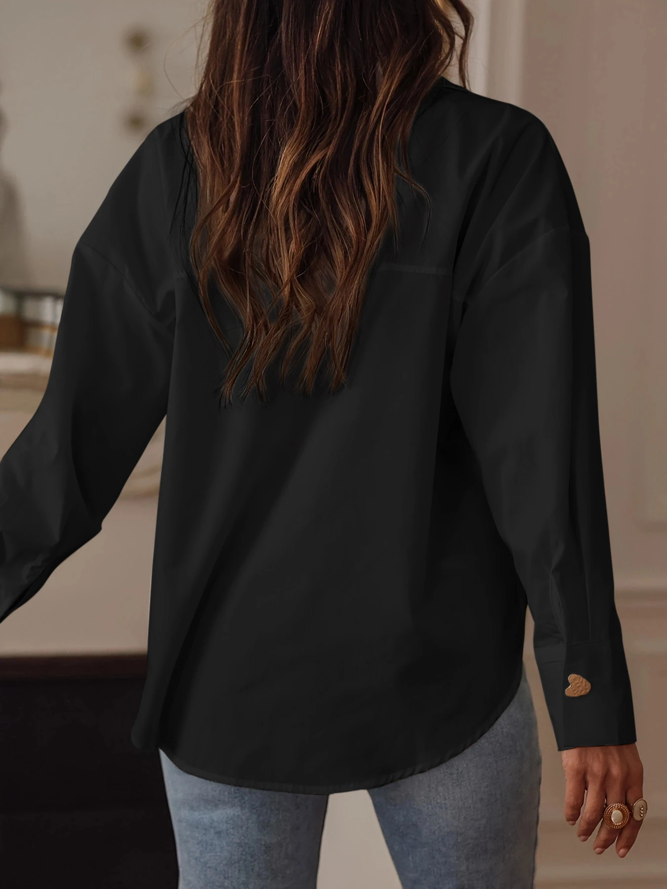Elegantes Damen-Freizeitmodehemd in reiner Farbe mit herzförmigen Knöpfen für Frühling und Herbst/Sommer. – Detail 6