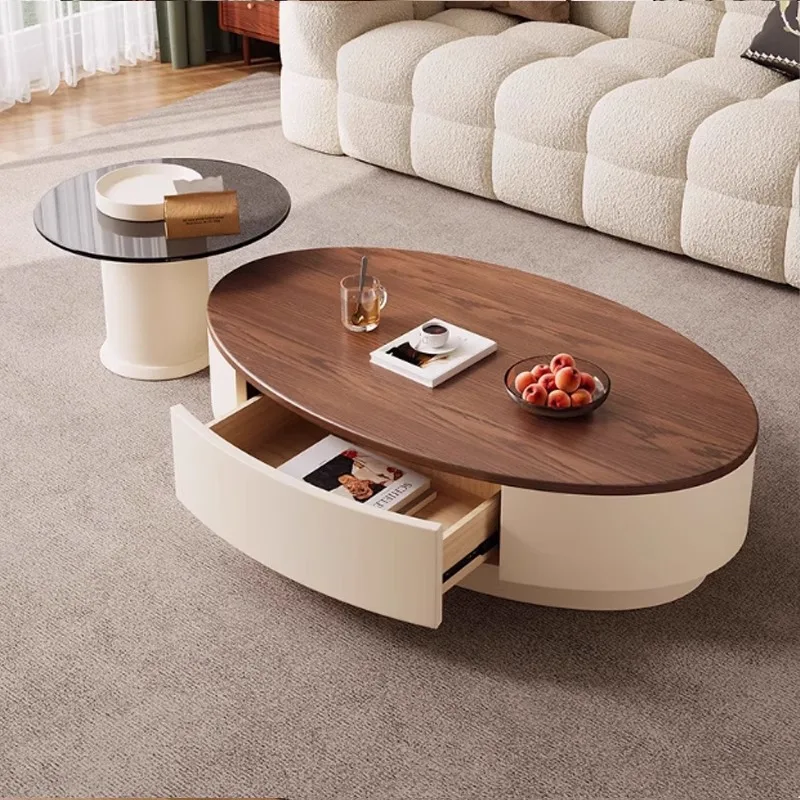 Einfacher mittelalterlicher ovaler kleiner Couchtisch aus massivem Holz, Haushalt, Wohnzimmer, leichter Luxus, kleine Wohnung