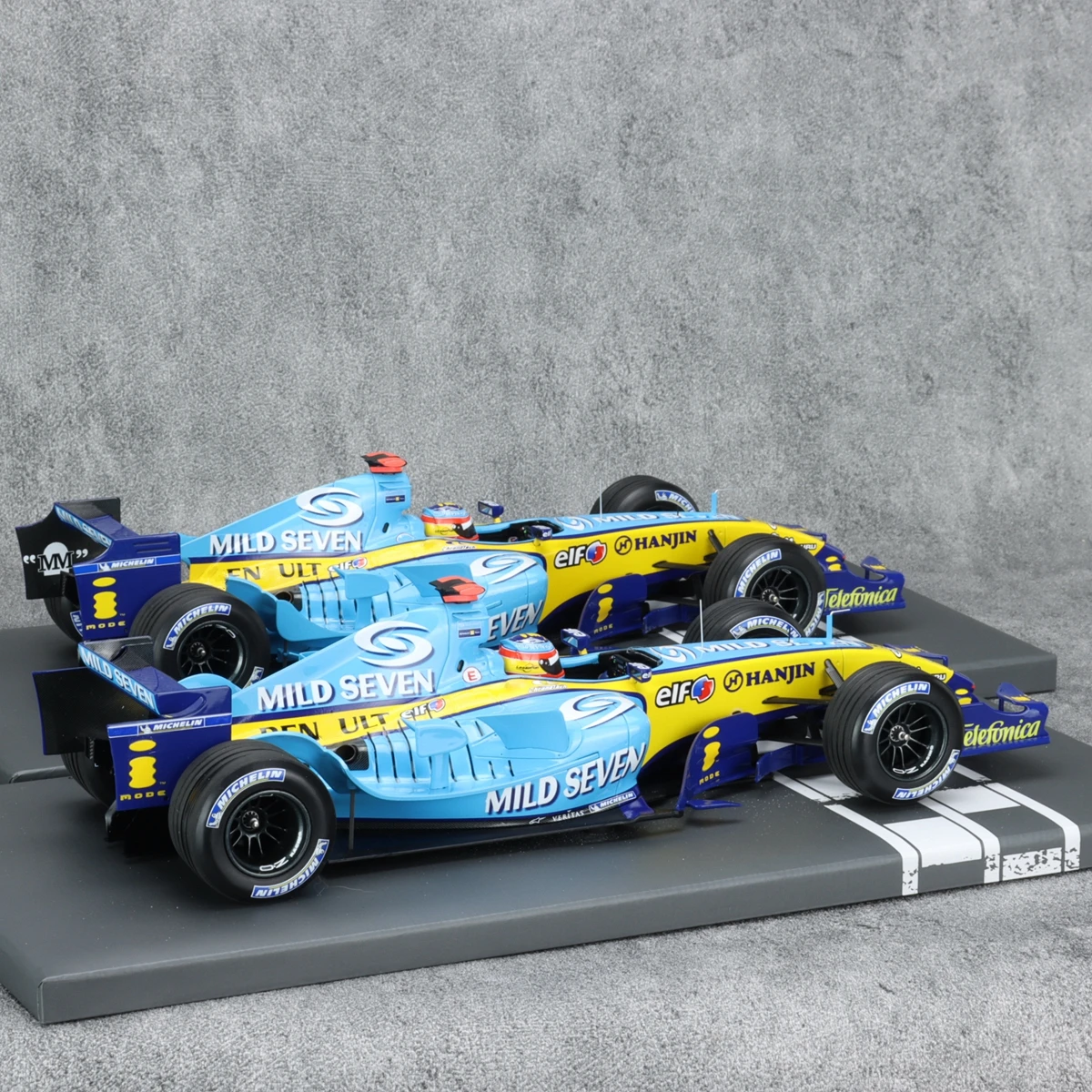 Minichamps 1:18 F1 R25 Alonso Brazilian San Marino Australia 2005 Simulation Limited Edition Resin Metal Static Car Model Toy