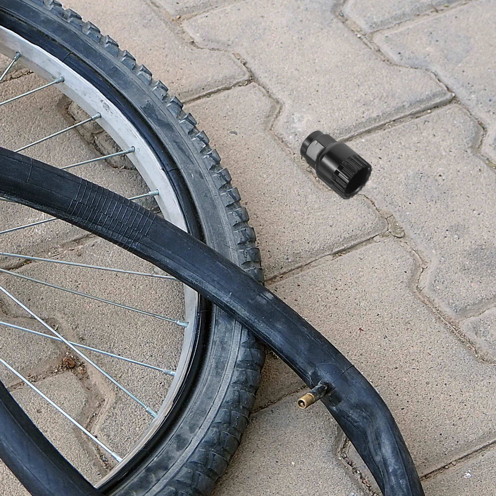 

Bike Crank Puller Tool Mountain Bike Bottom Bracket Disassembly High-Strength Square Hole Key Design Sleek Black Metal Axle