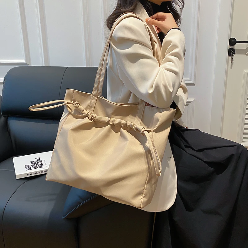 Large Capacity Tote Bag Women Commuting Canvas Shoulder Bag Fashionable and Convenient Handbag for Women Purses Ladies Handbags