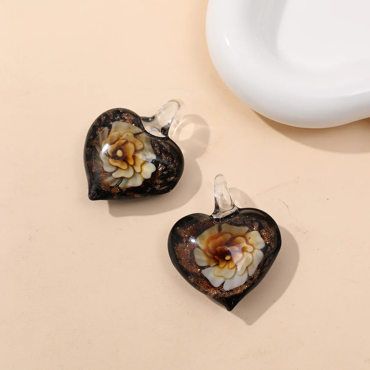 جديد اليدوية مورانو Lampwork الزجاج الأسود مصفوفة زهرة القلب قلادة النساء لصنع المجوهرات قلادة 42*33 مللي متر #6