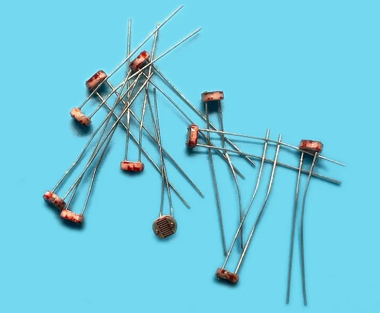 Free Shipping One Lot 20pcs 5mm GL5516 Photo Light Sensitive Resistor Photoresistor High Quality 5516