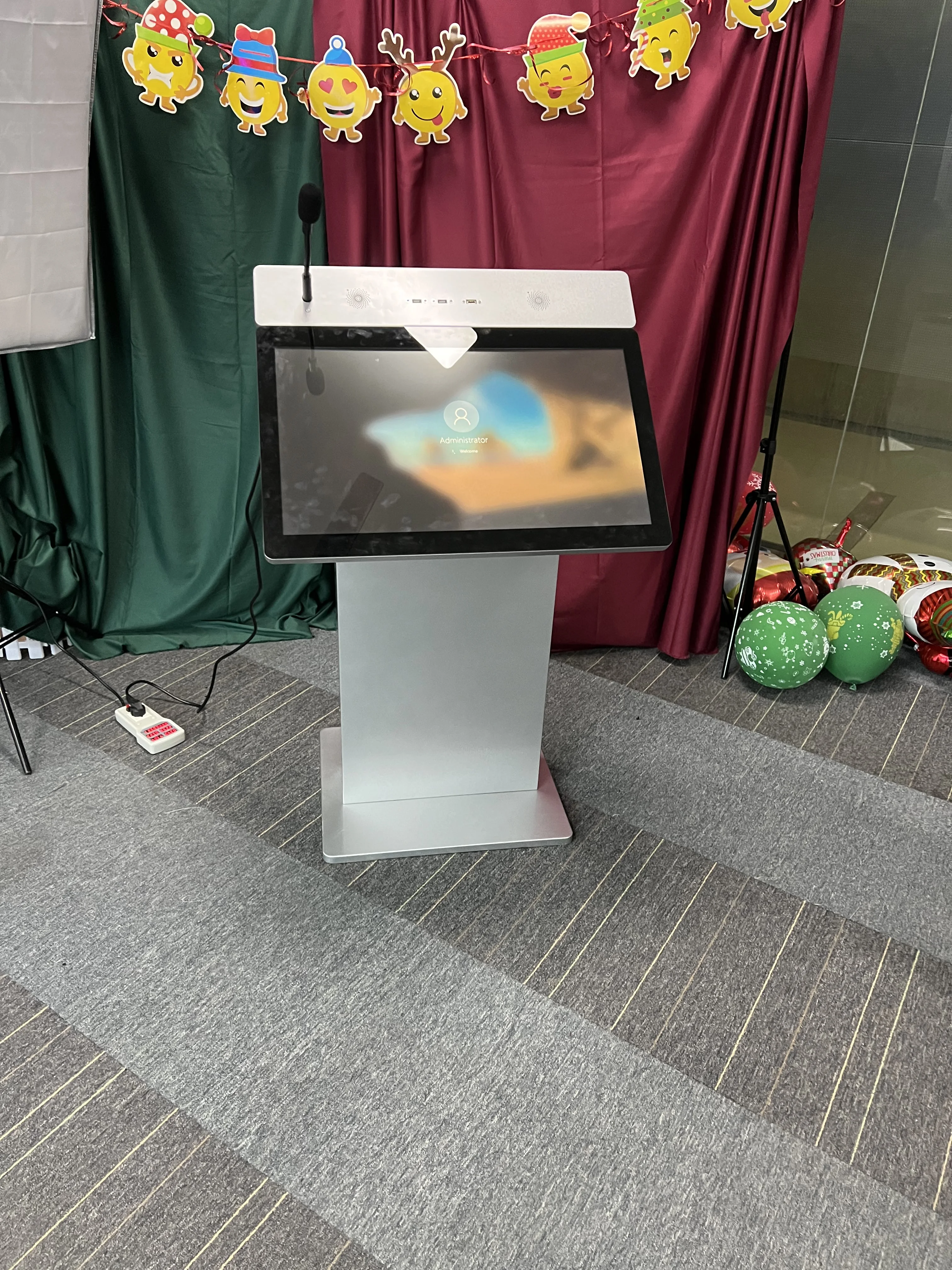 

27 Inch Educational Equipment Smart Podium Audio Visual Iot Smart Lectern