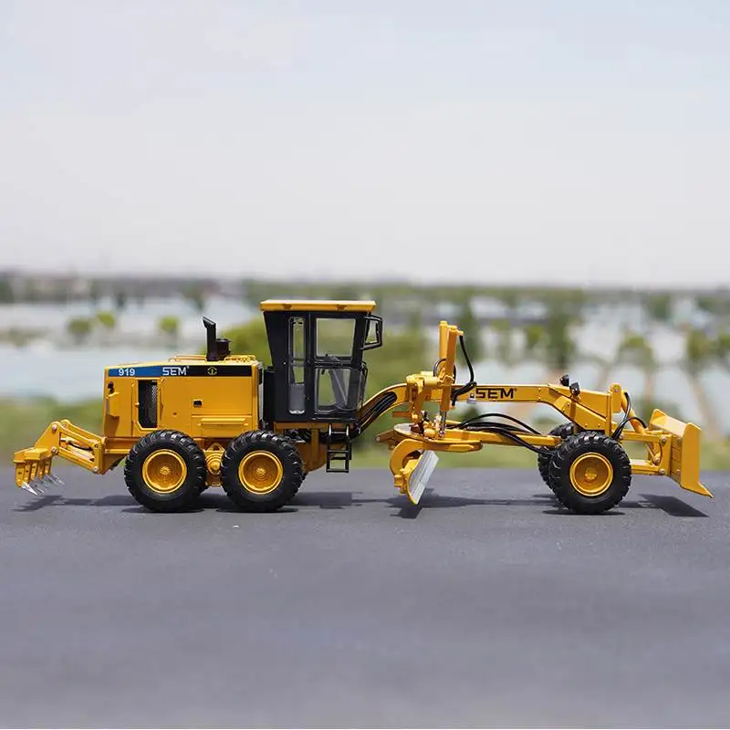 

Diecast 1:35 Scale SEM919 Grader Alloy Engineering Vehicle Model Construction Machinery Toy for Fans Adult Collectible Gift