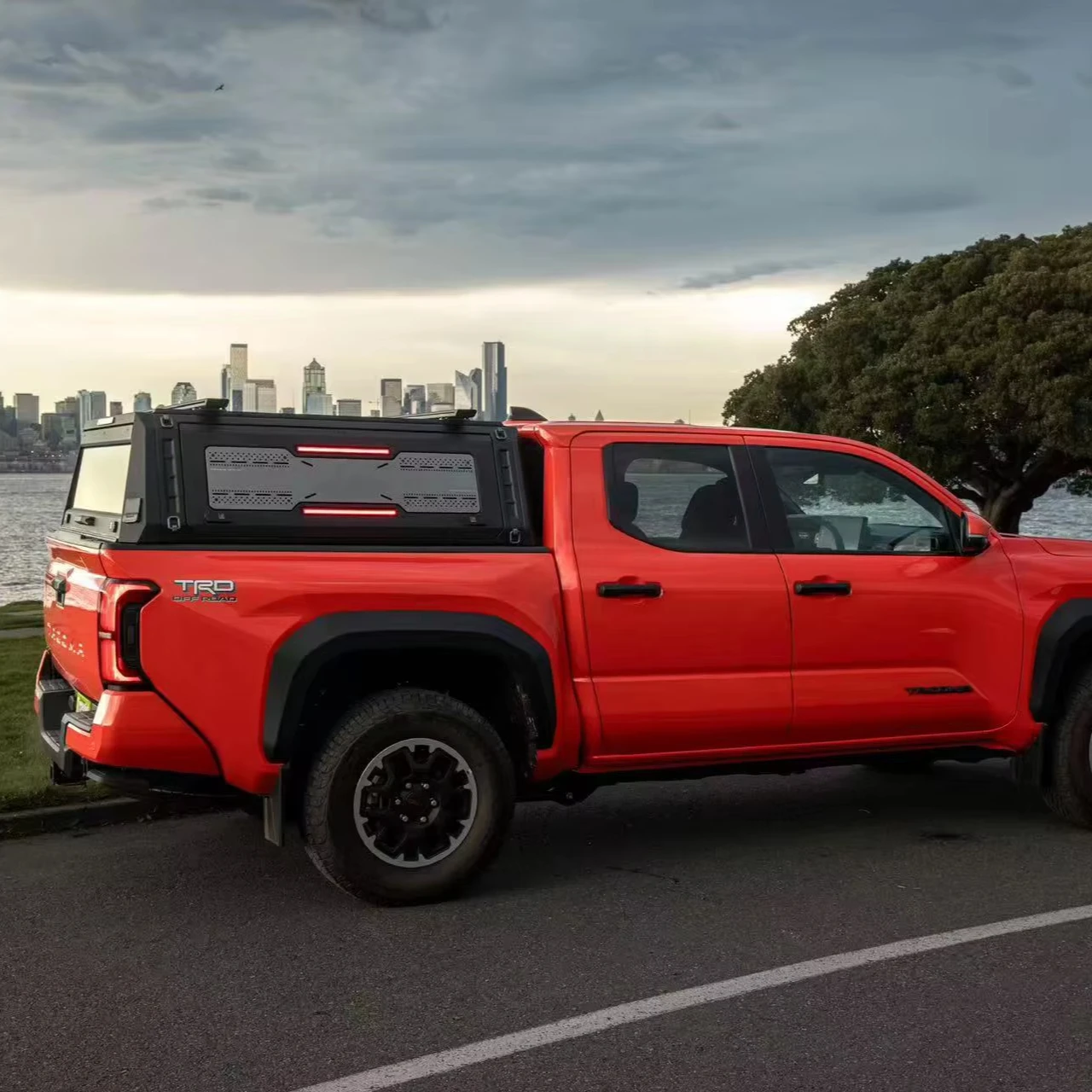 

Custom Aluminum Alloy Waterproof Retractable Truck Canopy Tailbox Exterior Accessory