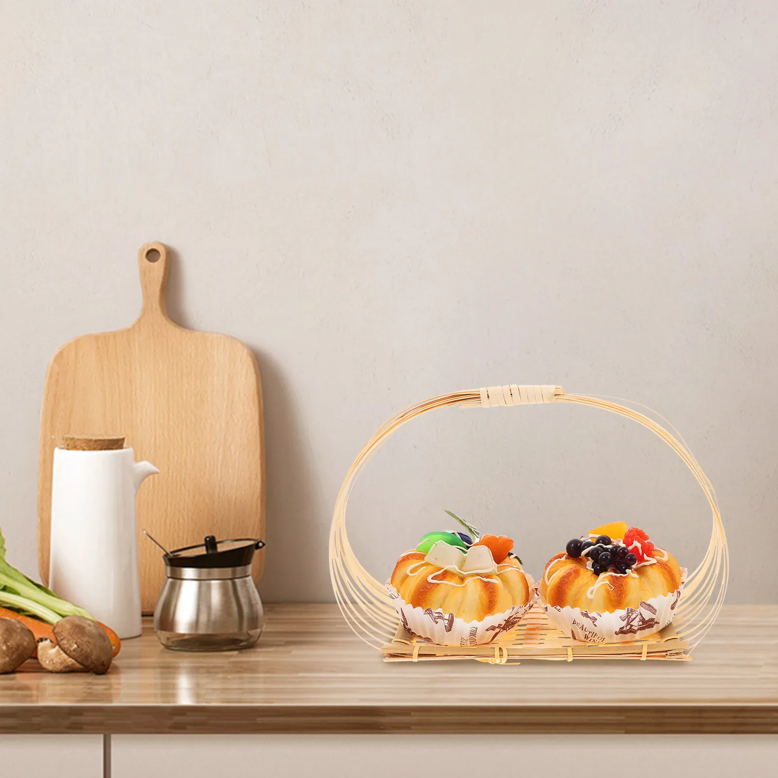 

Hand Woven Wicker Serving Flat Fruit Storage Small Willow Picnic Basket With Handle Wedding Decoration Candy Food Basket For