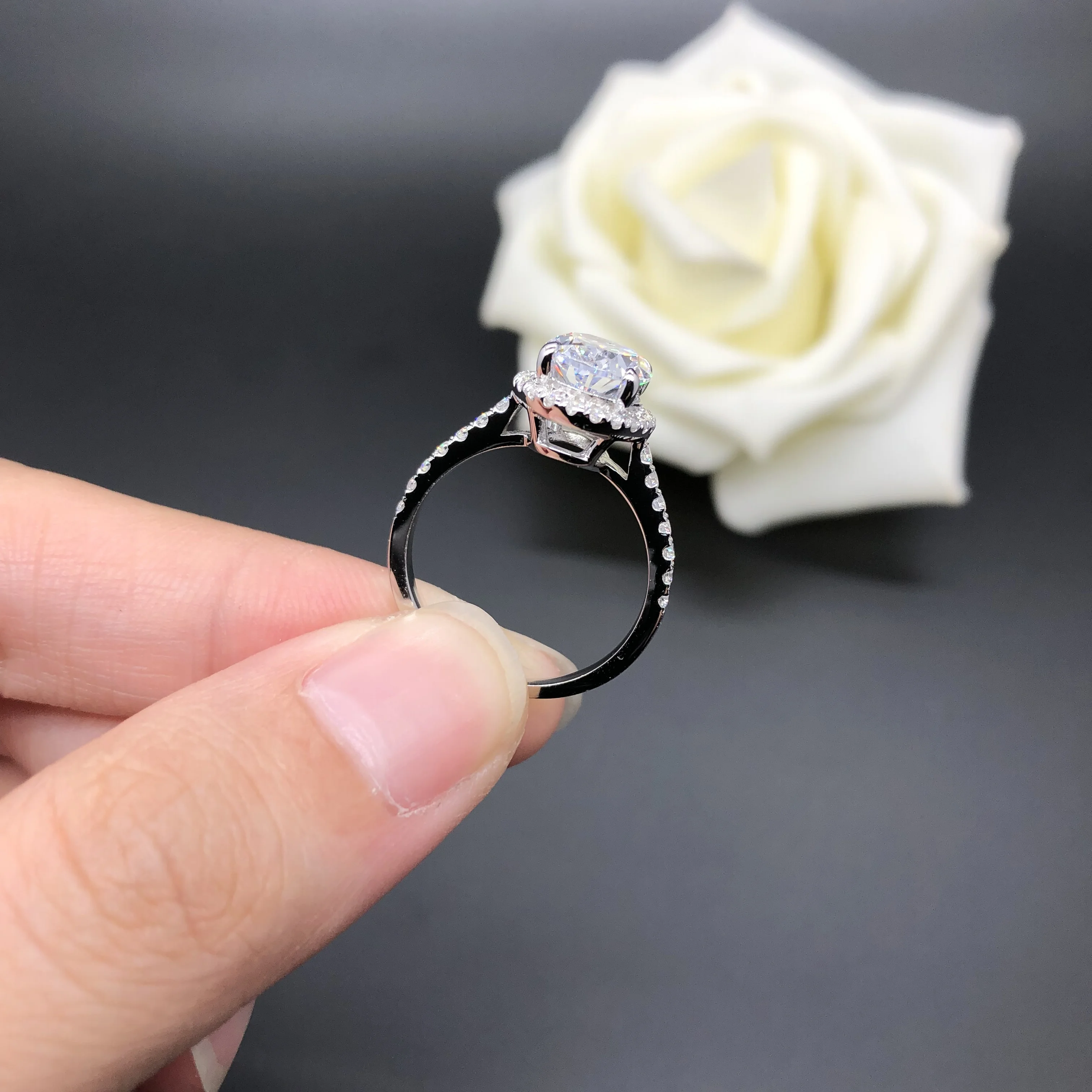 Massiver 18K Weißgold Au750 Ring 2CT 6*8mm Ovalschliff D Moissanit Diamantringe Weißgold Ring R143 – Detail 2