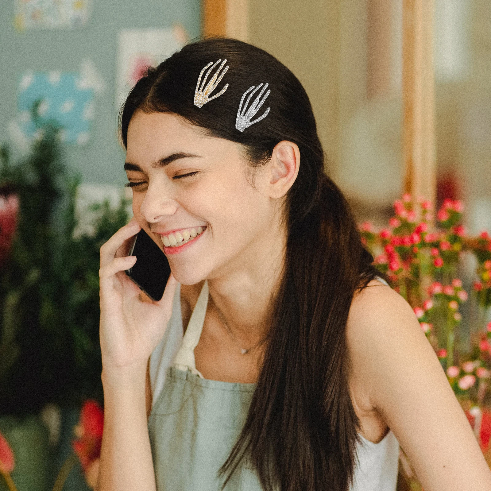 

4pcs Hand Hair Clips Rhinestone Alloy Barrettes Halloween Accessories Women Scary Style Duckbill Pins Hairstyling