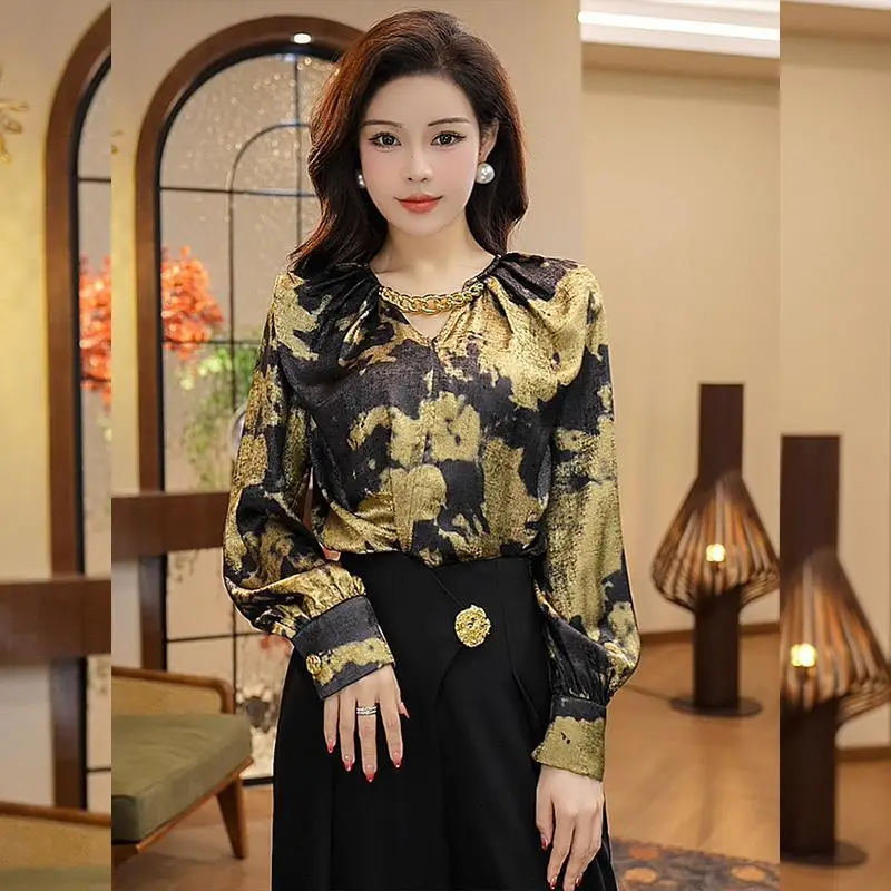 

This Year's Popular New Style of Stylish and High-end European Style Shirts with Contrasting Colors Are Popular for Women