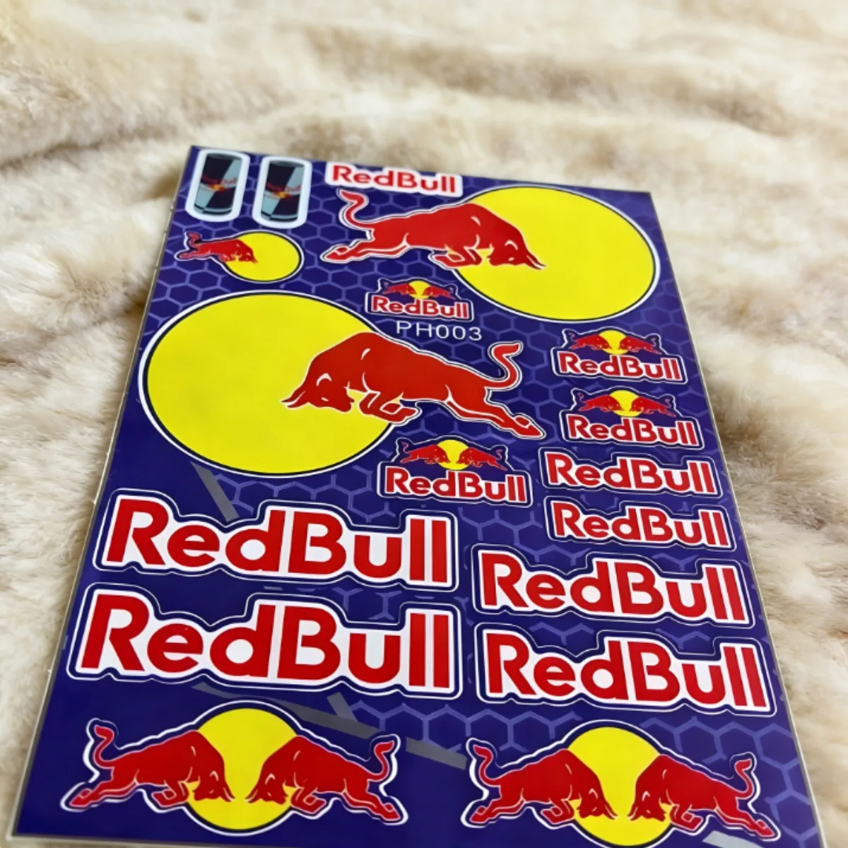 

Наклейка на бак мотоцикла Red Bull - водонепроницаемая глянцевая виниловая наклейка с логотипом