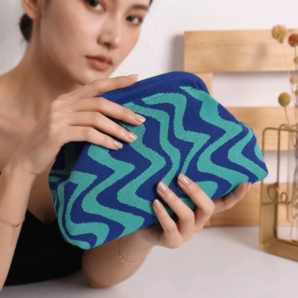 Portable Clip-on Design Makeup Bag Large Capacity Crochet Design Clutch Bag Toiletries Bag Travel