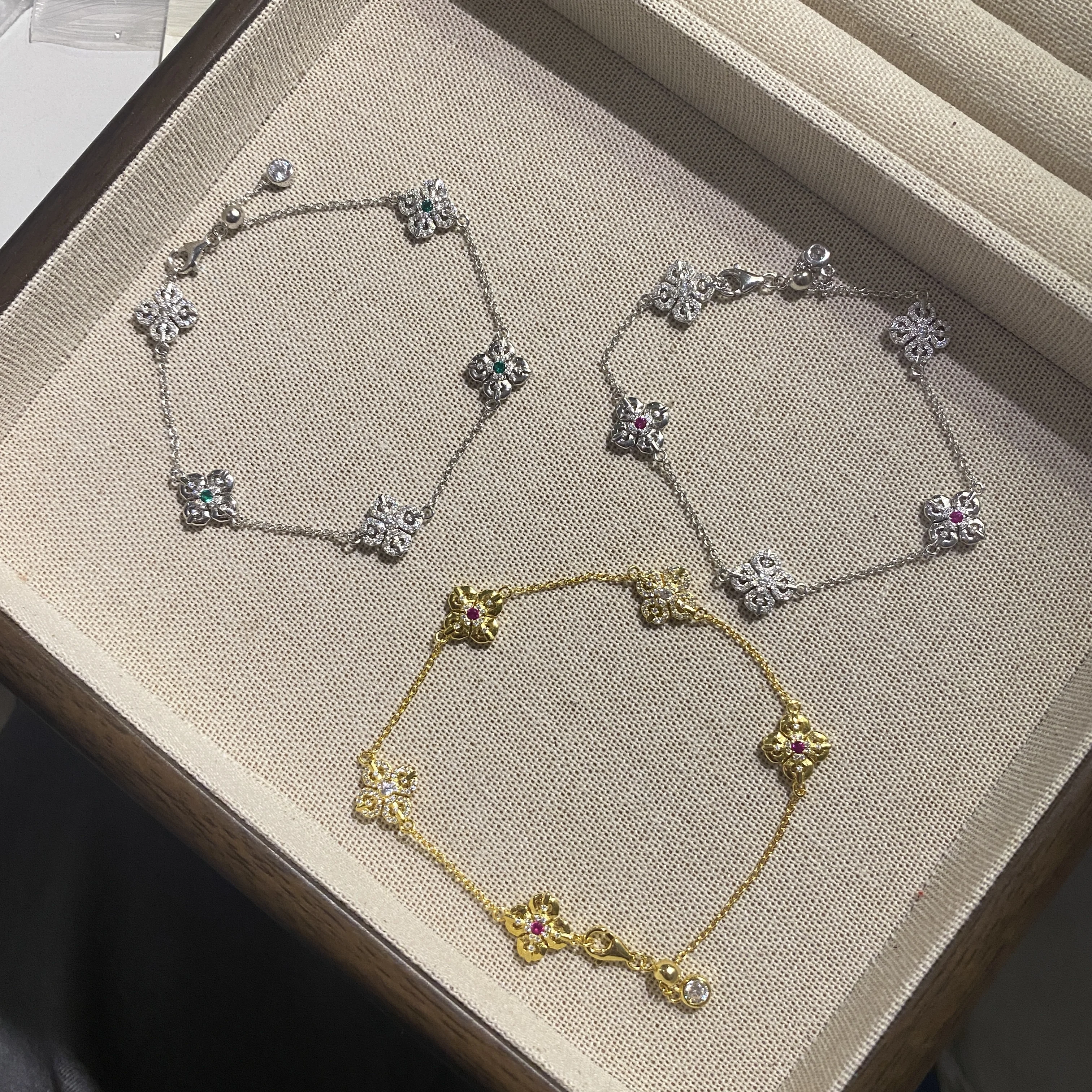 

Retro Moissanite Flower Bracelet S925 Sterling Silver Luxury Premium Handchain For Women Stylish Elegant Wedding Gift Jewelry