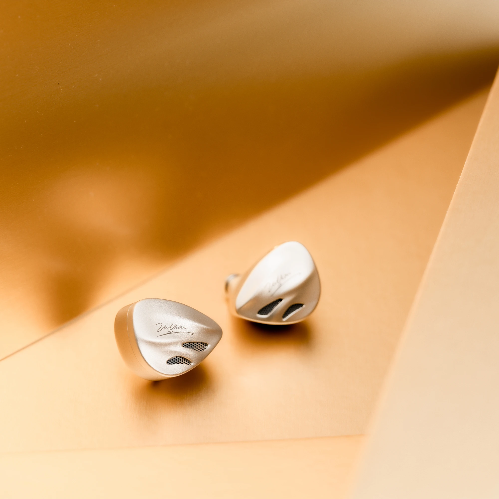 DUNU VULKAN 2 8-Driver Hybrid Architecture (2DD+6BA) سماعة داخل الأذن mmcx/0.78 2pin