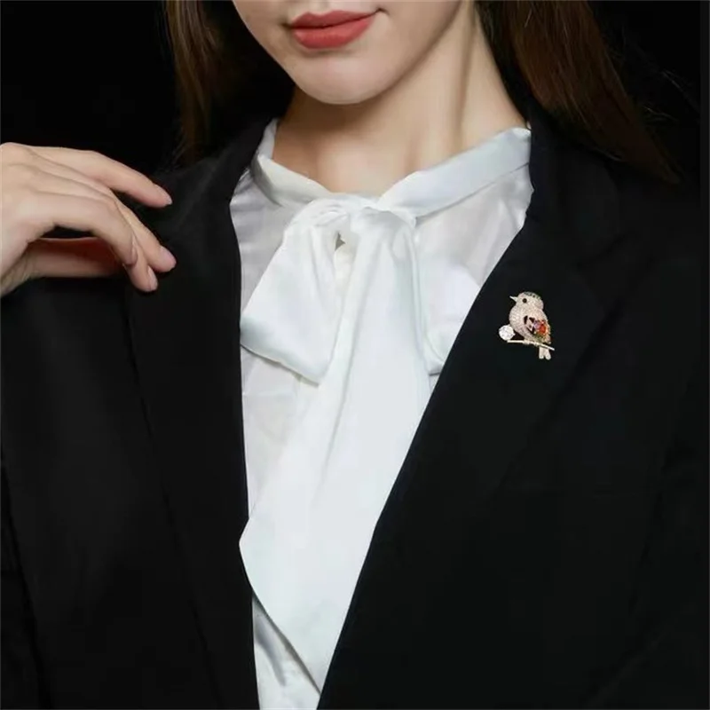 1pcs 18styles Luxury Colorful Cubic Zircon Bird Brooch Gold Color Animal Copper Brooch Women Weddings Banquet Lapel Pins Gifts