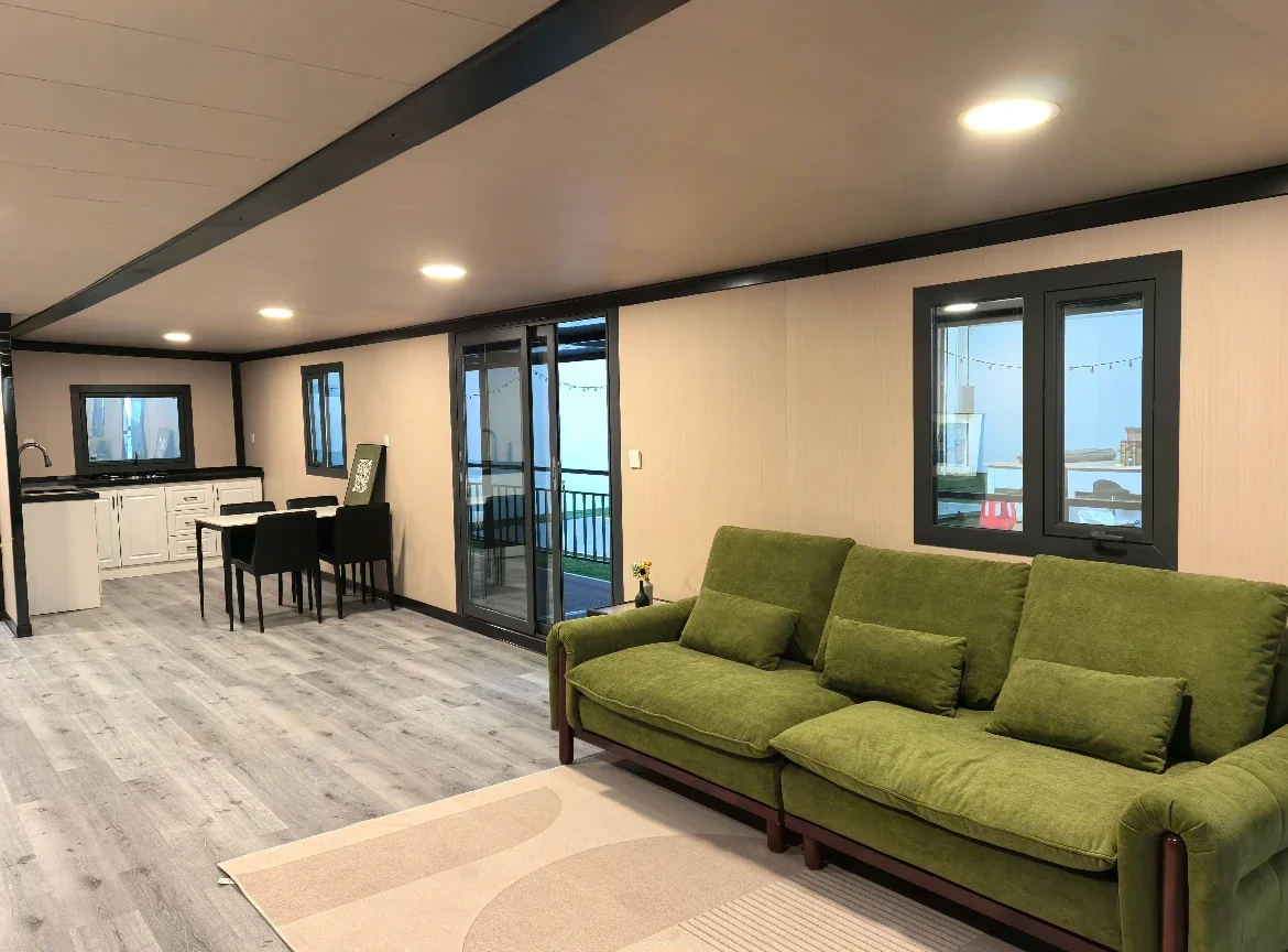 YG Factory Customized 2 Bedroom Mobile Modular Double Wing Expandable Folding Container House with Full Equipment