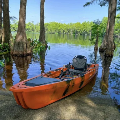 

3.9m Single Pedal Fishing Kayak Lldpe or Hdpe Material with Rod Holder for River Use Canoe for Sale