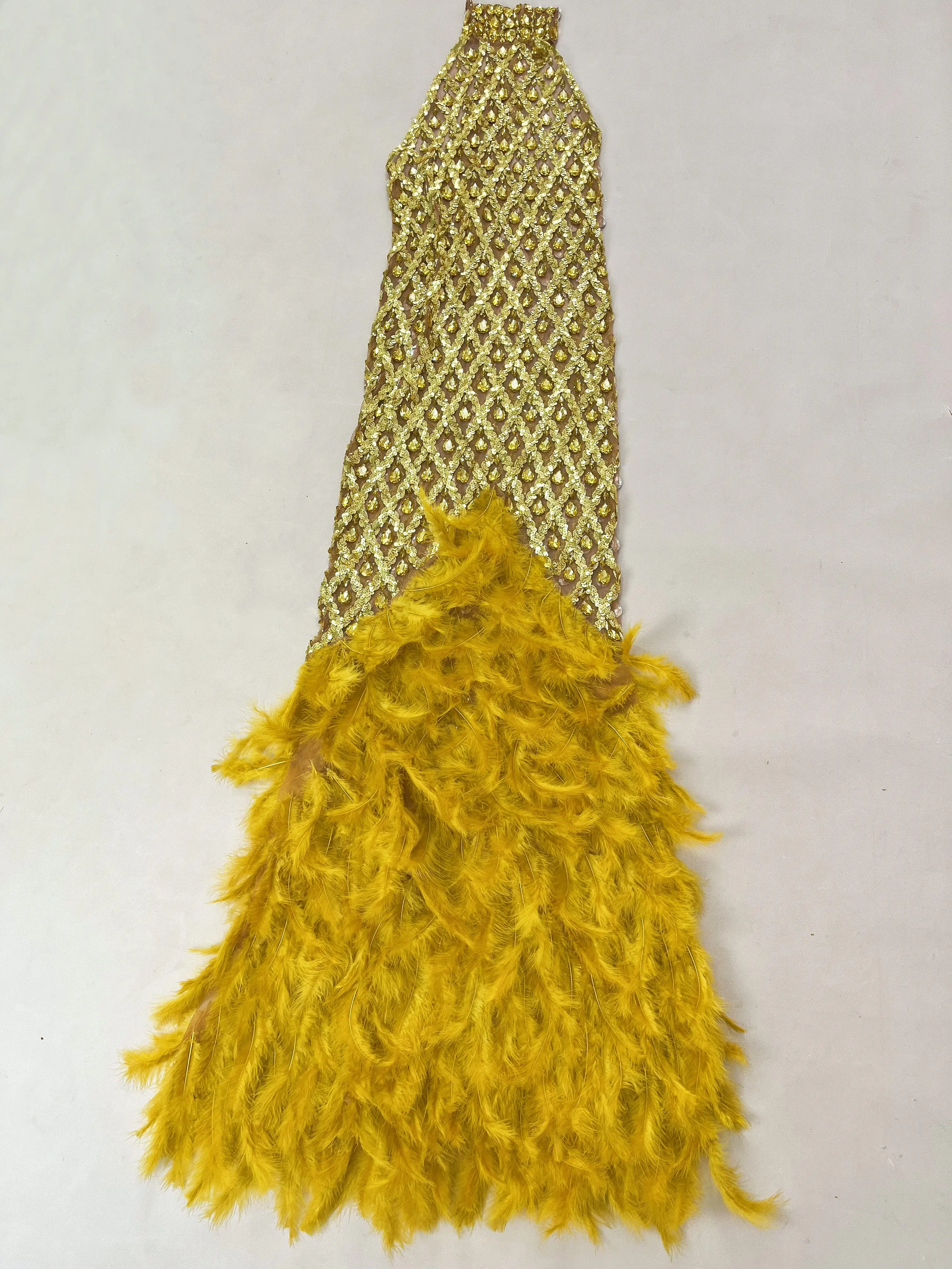 Hoogwaardige glanzende gouden strass verenjurk zoom sexy naakt mesh avondjurk rode loper modeshow jurk shaokao