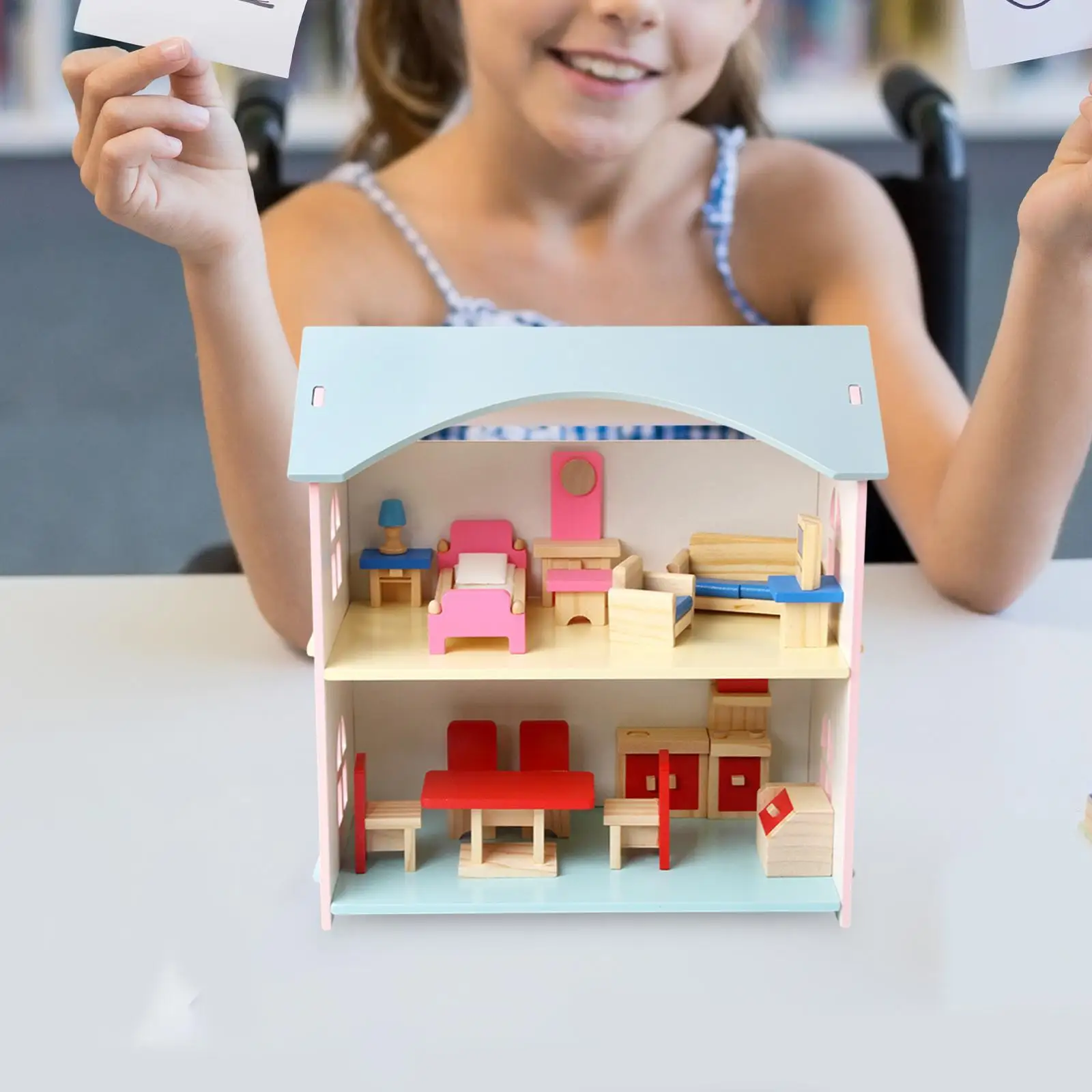 Casa delle bambole in legno con mobili e accessori per bambini dai 3 anni in su