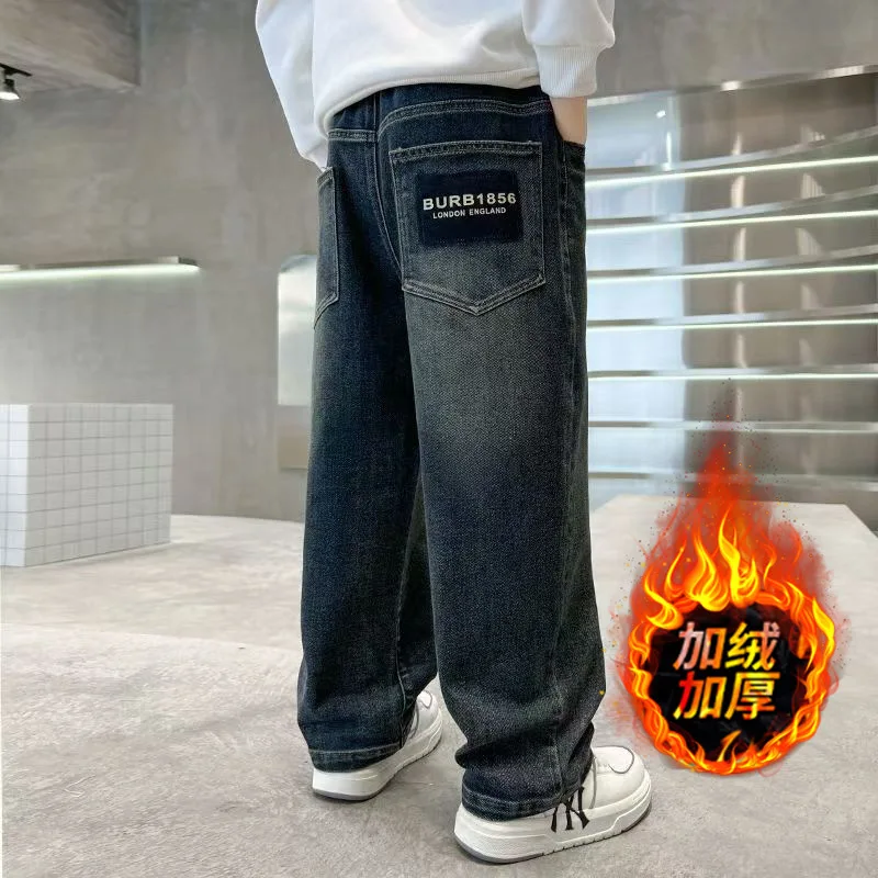 Koreanische Jeans für Jungen, geeignet für Herbst und Winter, mit dickem, weichem Futter, locker geschnitten, mit weitem Bein, warme Freizeithose, für Kinder von 4 bis 14 Jahren. – Detail 2