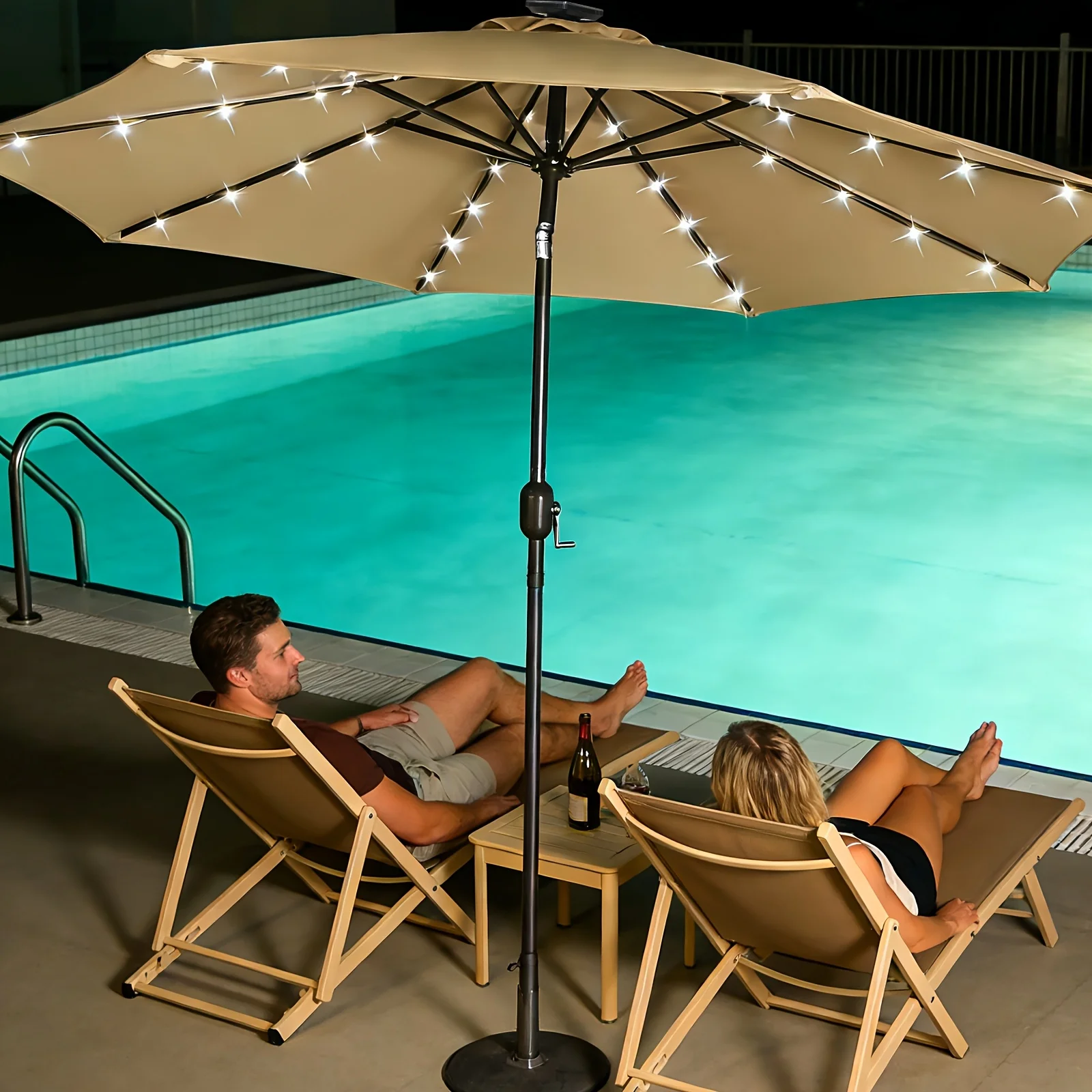 

9-футовый уличный зонт на солнечной энергии со светодиодной подсветкой, идеально подходит для пляжного кемпинга, садовых террас и вечеринок у бассейна, с функцией солнечной зарядки.