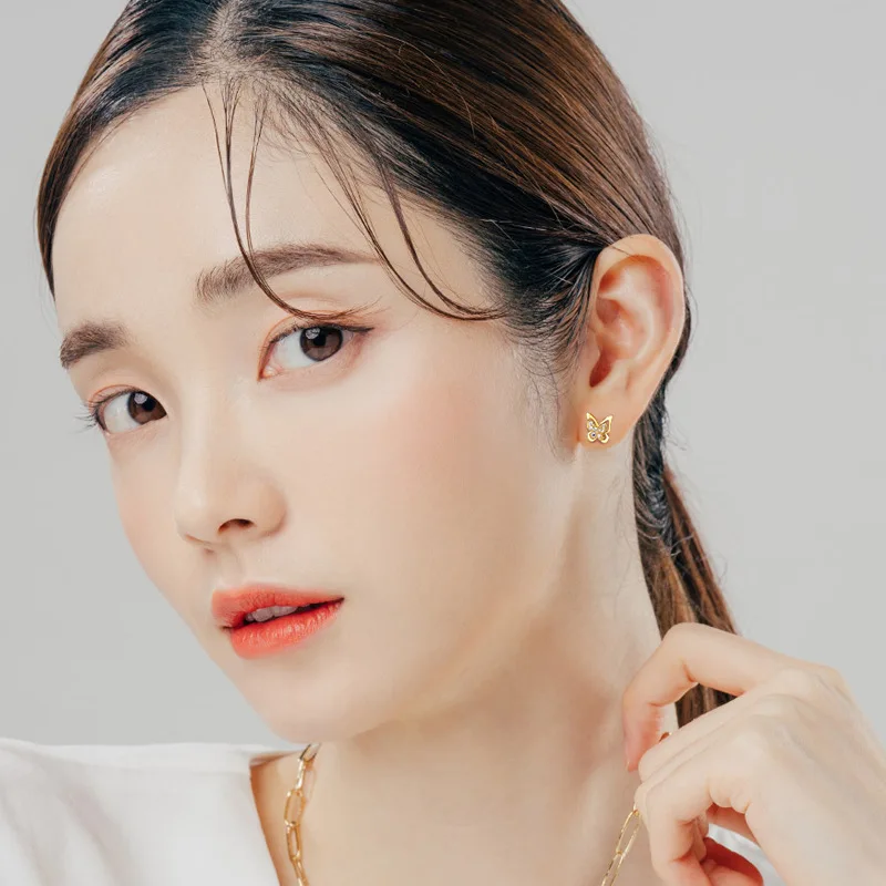 Luxurious Sweet Golden Butterfly Tragus Stud Earrings for Women Exquisite Birthday Party Jewelry Gift