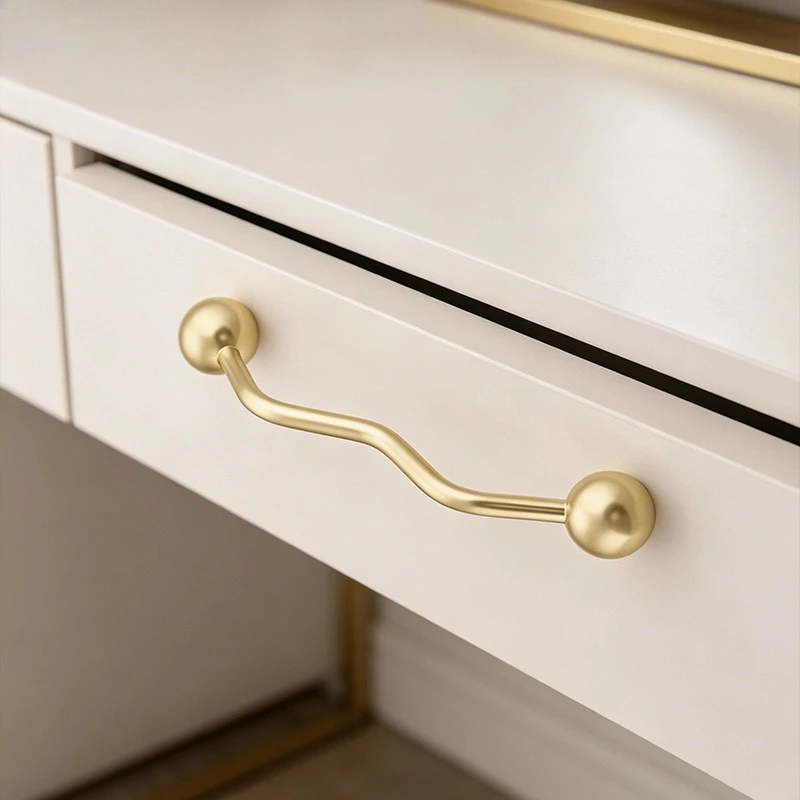 Round Silver Drawer Knobs, Decorative Furniture Handles for Wardrobe Cupboard Door Hardware，Chrome Plated French Cabinet Pulls