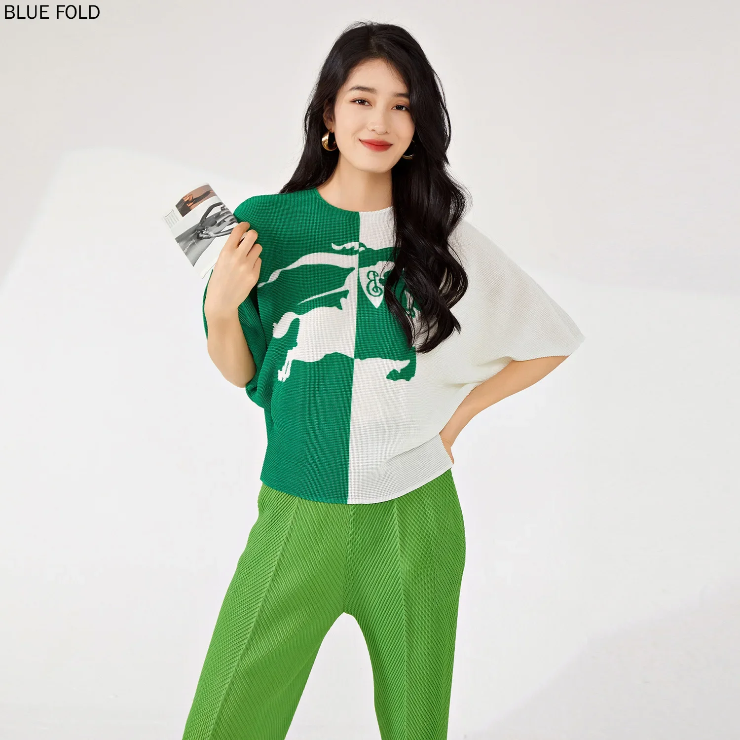 

Women's Casual round Neck T-shirt Short-Sleeved Printed Bat Sleeves Loose Large Size Top Miyake PLEATS Spring Summer