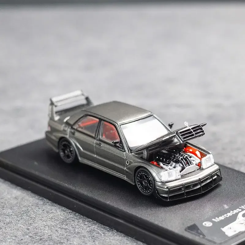 

Модель Rhino RM 1:64 W201 190E Серая литая под давлением модель автомобиля