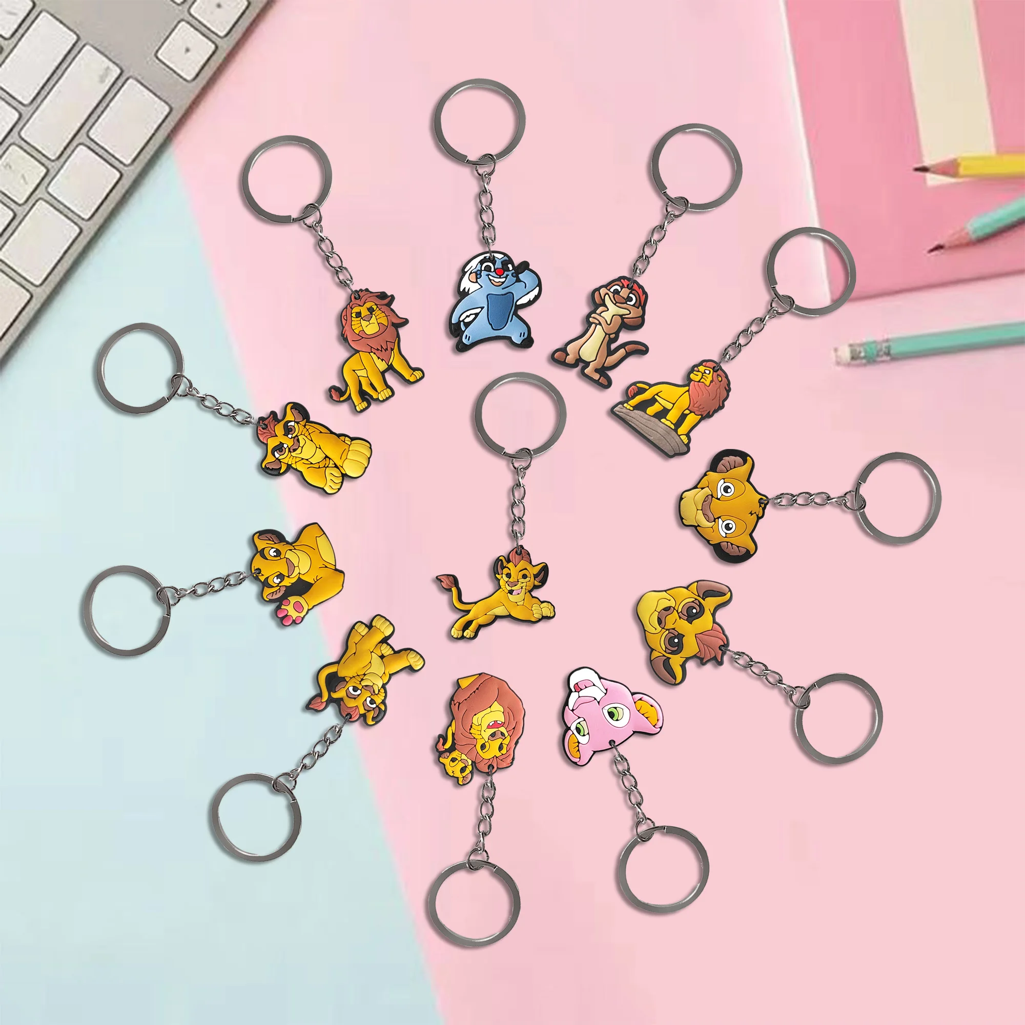 1-12 قطعة الكرتون Miniso ديزني الأسد الملك سيمبا حقيبة بولي كلوريد الفينيل سيارة حلقة رئيسية سلاسل مفتاح حامل مفتاح فوب مفتاح العلامات ملحقات الحقائب اليدوية