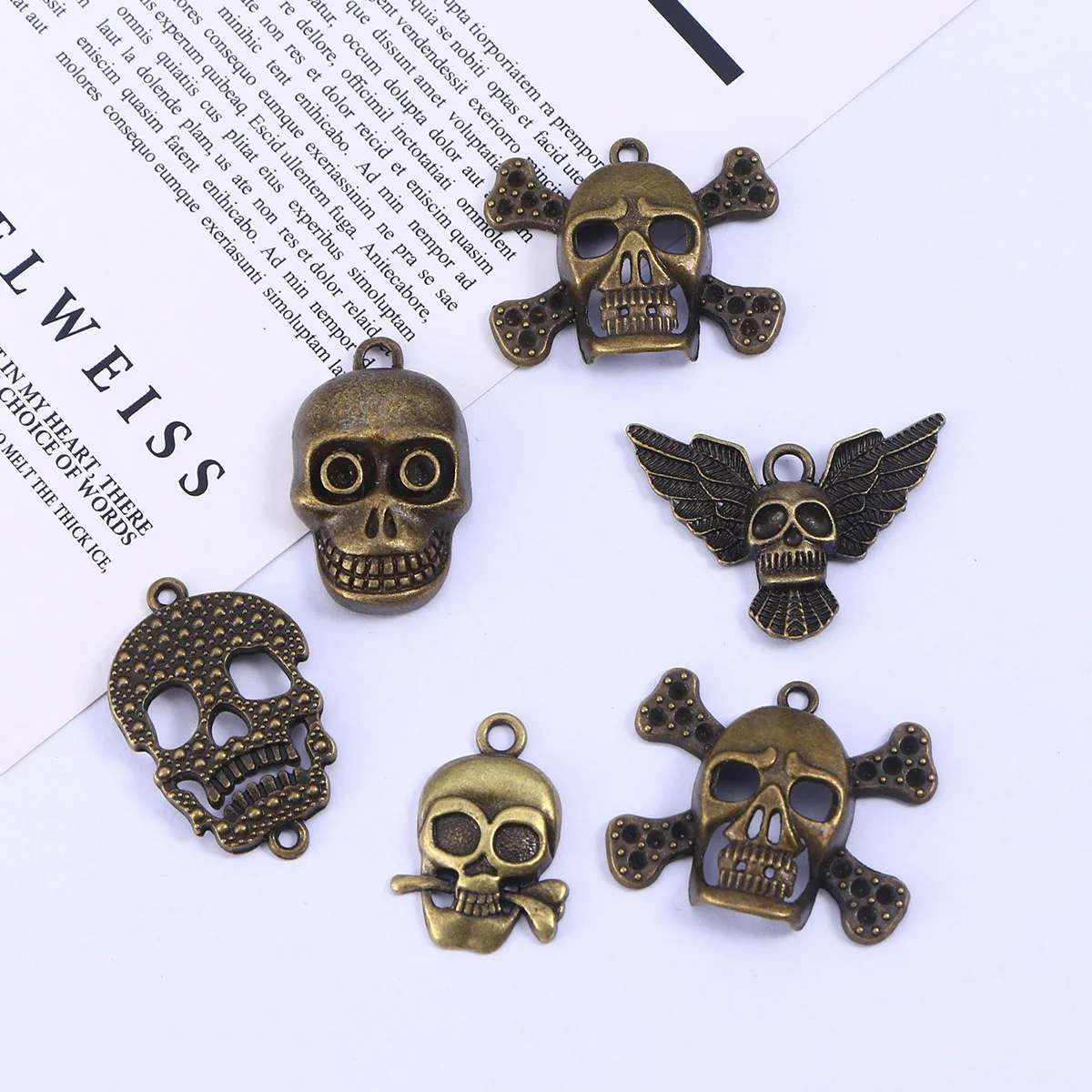 

100g Vintage DIY Mixed Shape Pendant Metal Charms Jewelry Making Pendant Mixed Pattern Pendant