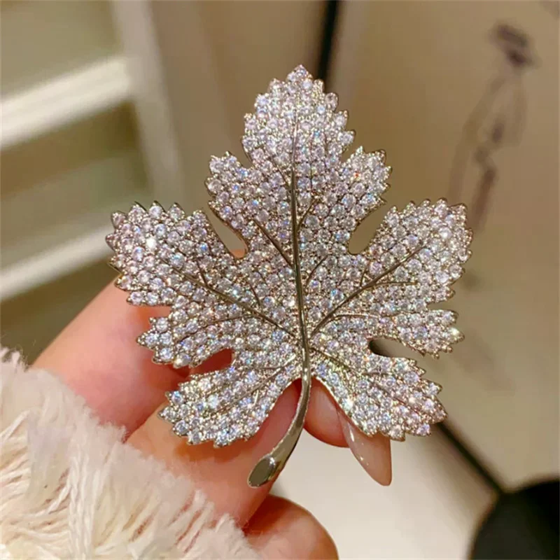 Exquisite Maple Leaf Brooches For Women Girls Luxury Elegant Plant Pins Versatile Shiny Corsage Clothing Accessories Gifts