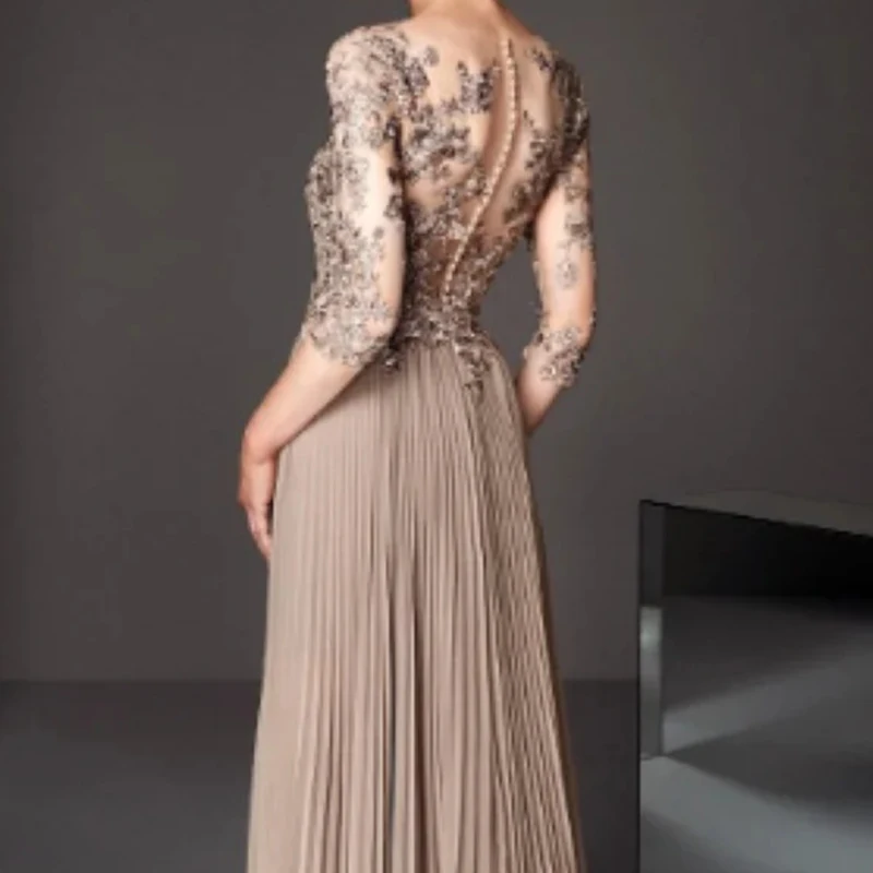 Elegant mother-in-law banquet V-neck evening dress, noble aura, queen lace pleated ball gown, performance long style image 6