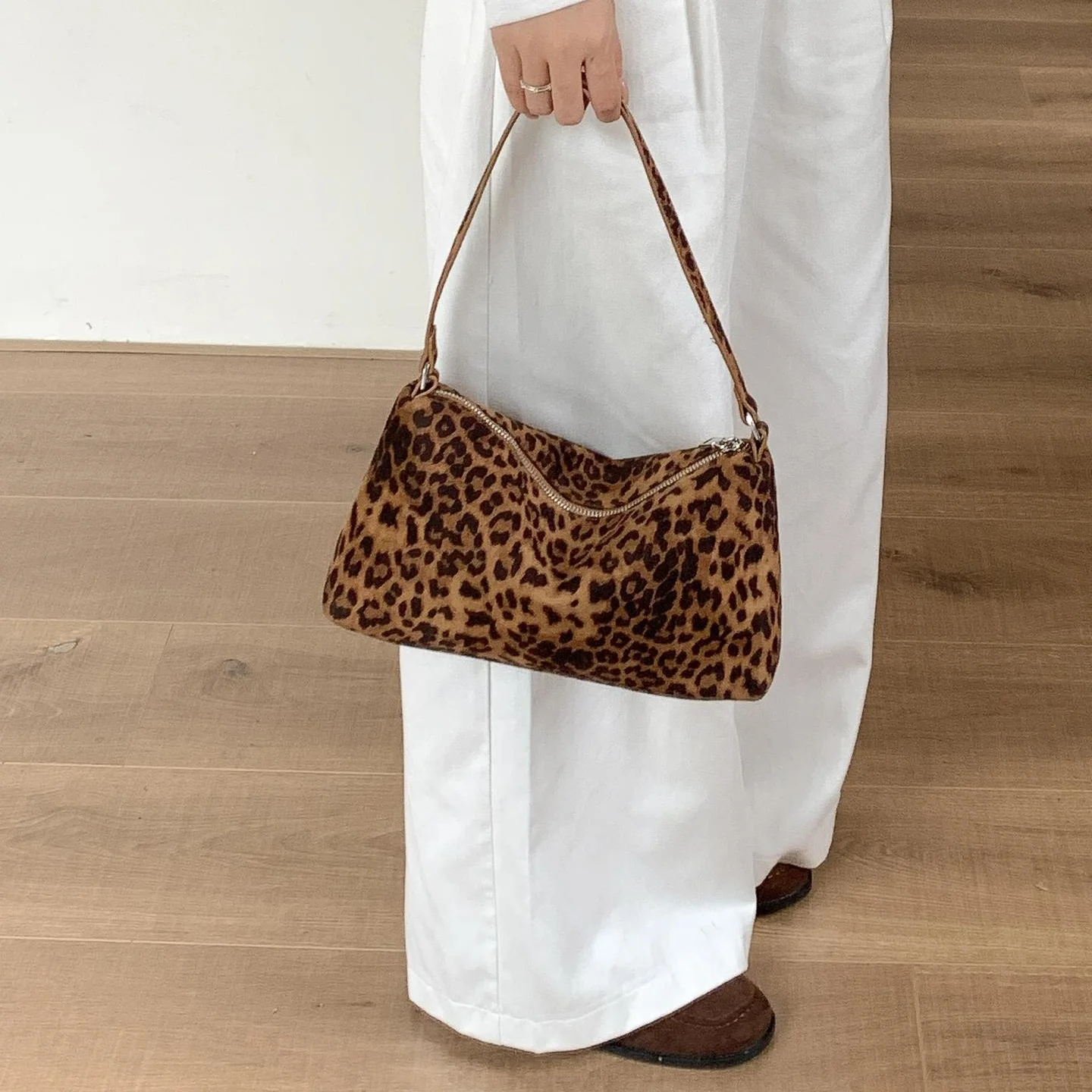 

Plush Niche Underarm High-end Retro Small Square Suede Bag All-match Autumn And Winter Ladies Shoulder Bag