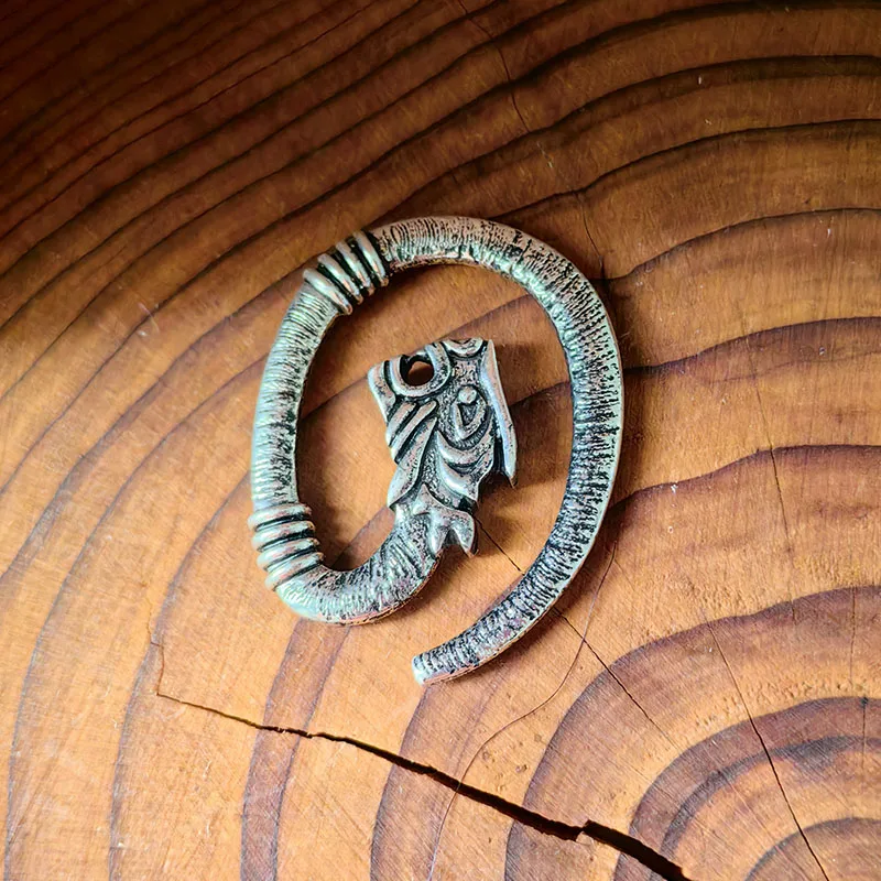 

Belt with wolf's head hook accessory