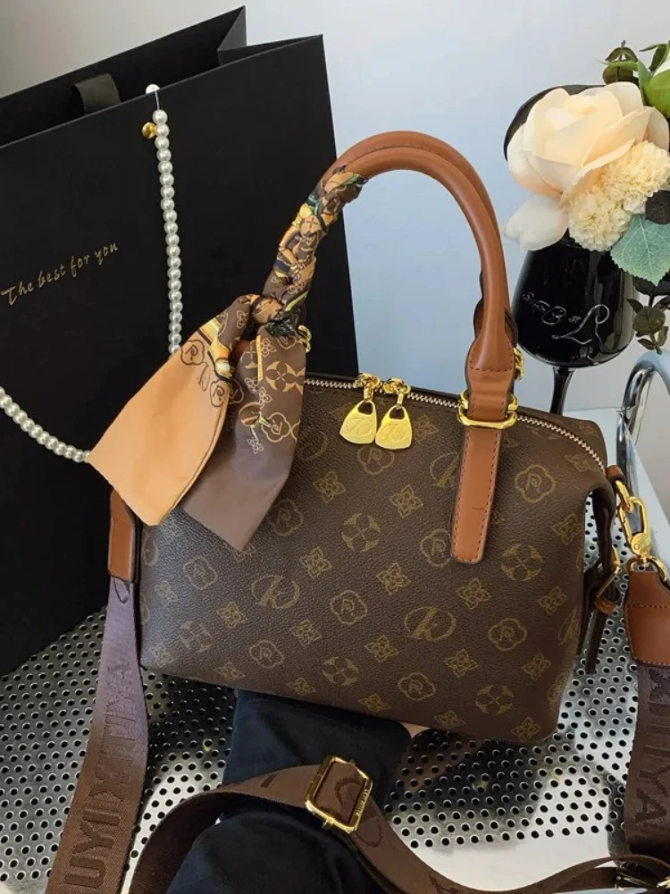 

2025 Luxe Shoulder Bag, Fashion Crossbody Purse for Women, Versatile Commuter Tote, Minimalist Day-to-Night Bag, Textured Sling