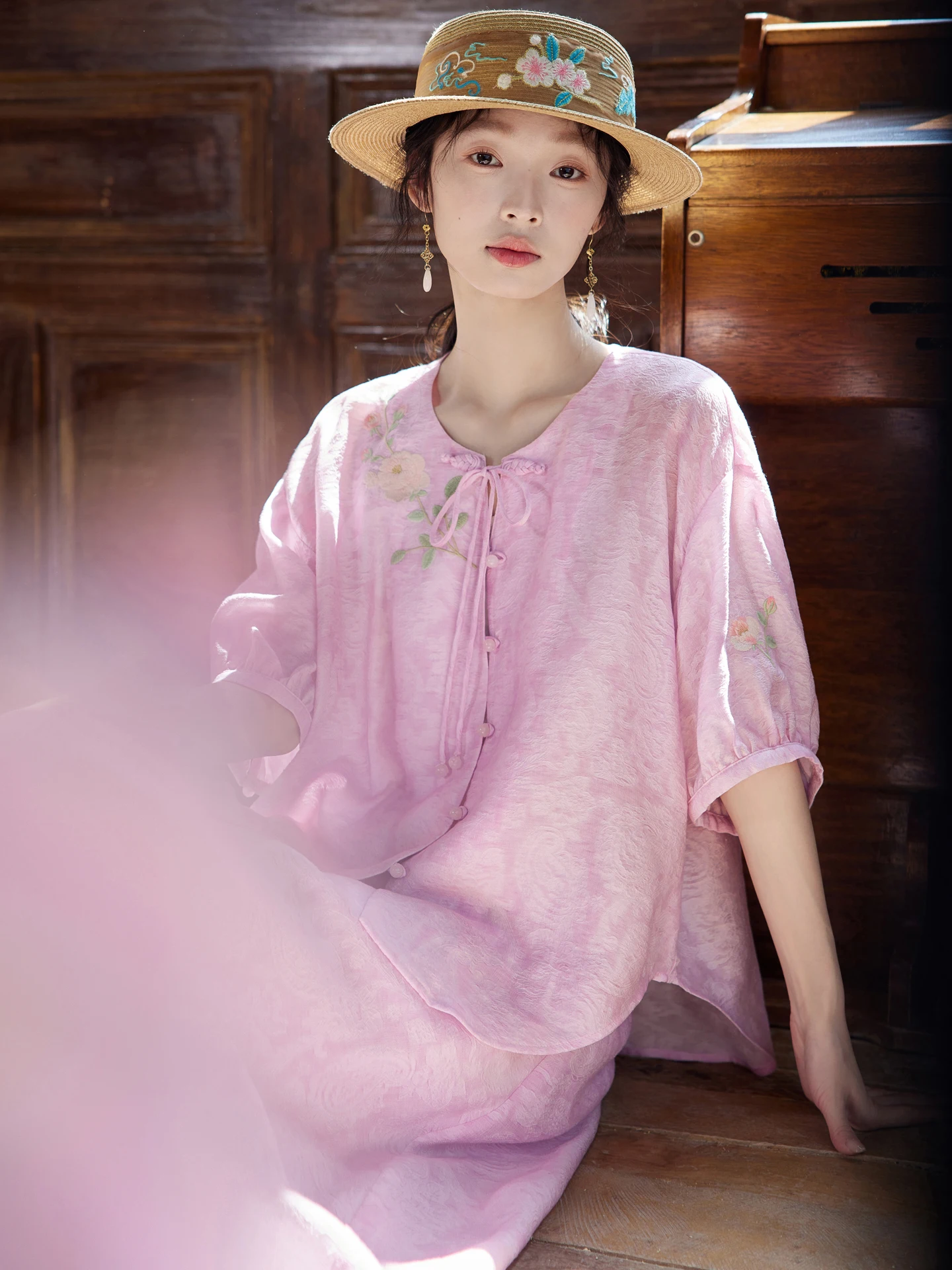

Elegant National Style Embroidery Floral Half Skirt Set Women's Summer Fashion Breathable Loose Fit Shirt And Shorts