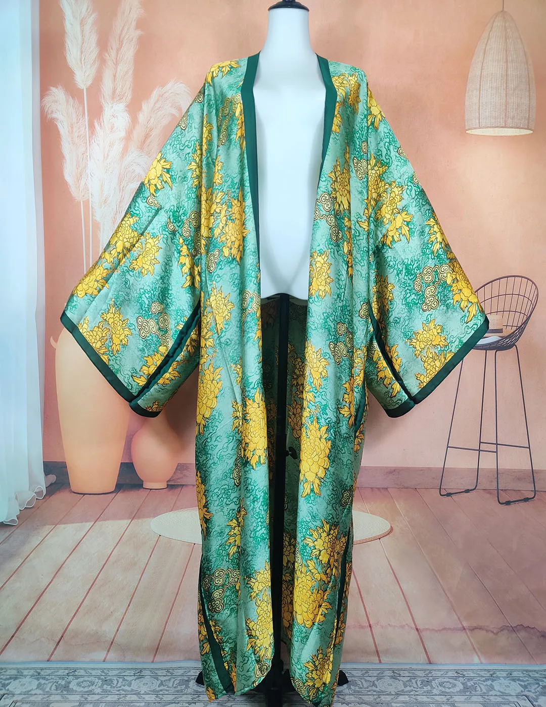 Popular verano Floral verano descuento seda kimonos sueltos de talla grande africano Riche mujeres ropa de calle abrigo largo plumero Abaya musulmana