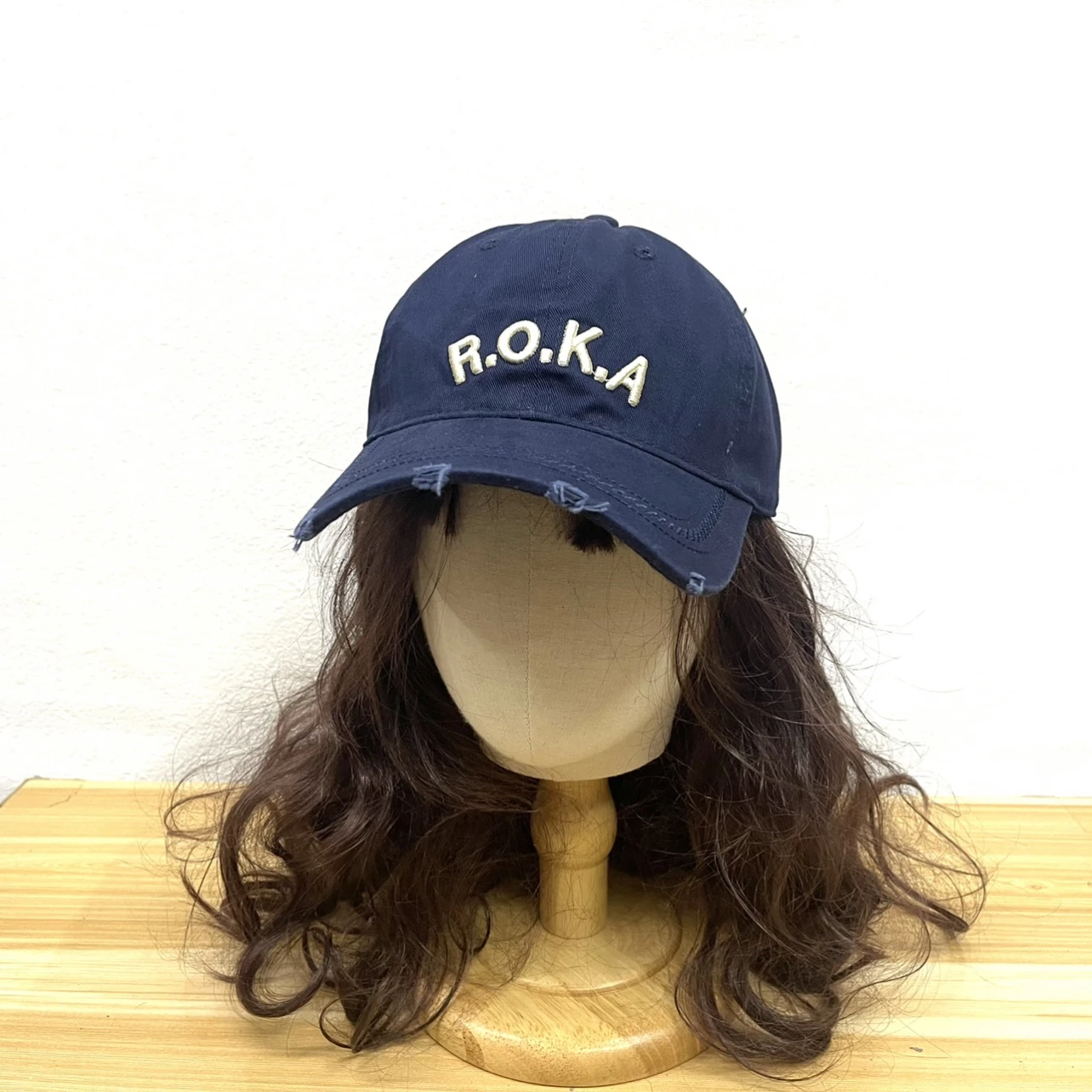 2024 new baseball caps worn-out curved sun block street wear out the fashionable caps men and women free delivery