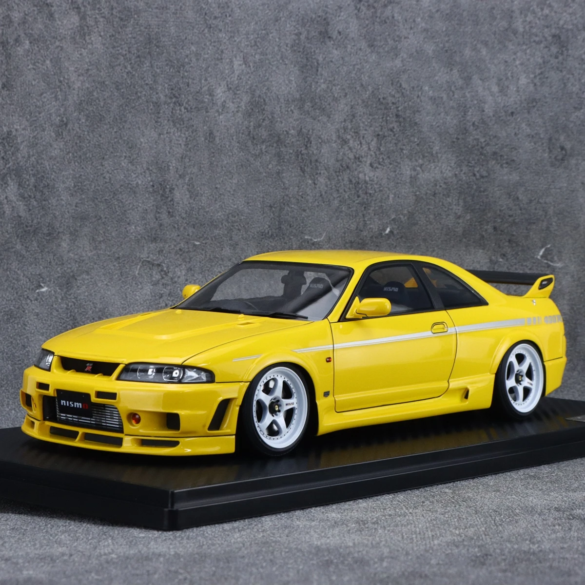 

IG 1:18 NISMO 400R R33 JDM Simulation Limited Edition Resin Metal Static Car Model Toy Gift
