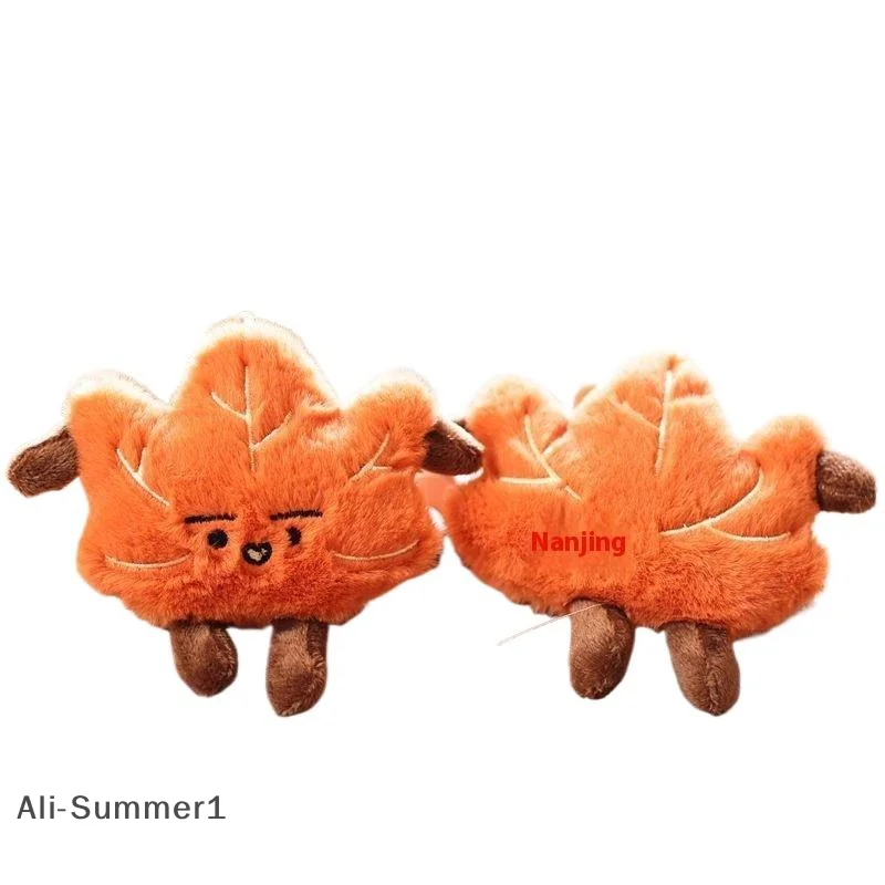 พวงกุญแจตุ๊กตาใบเมเปิลน่ารัก 1 ชิ้น ของตกแต่งกระเป๋าเป้ ของขวัญ