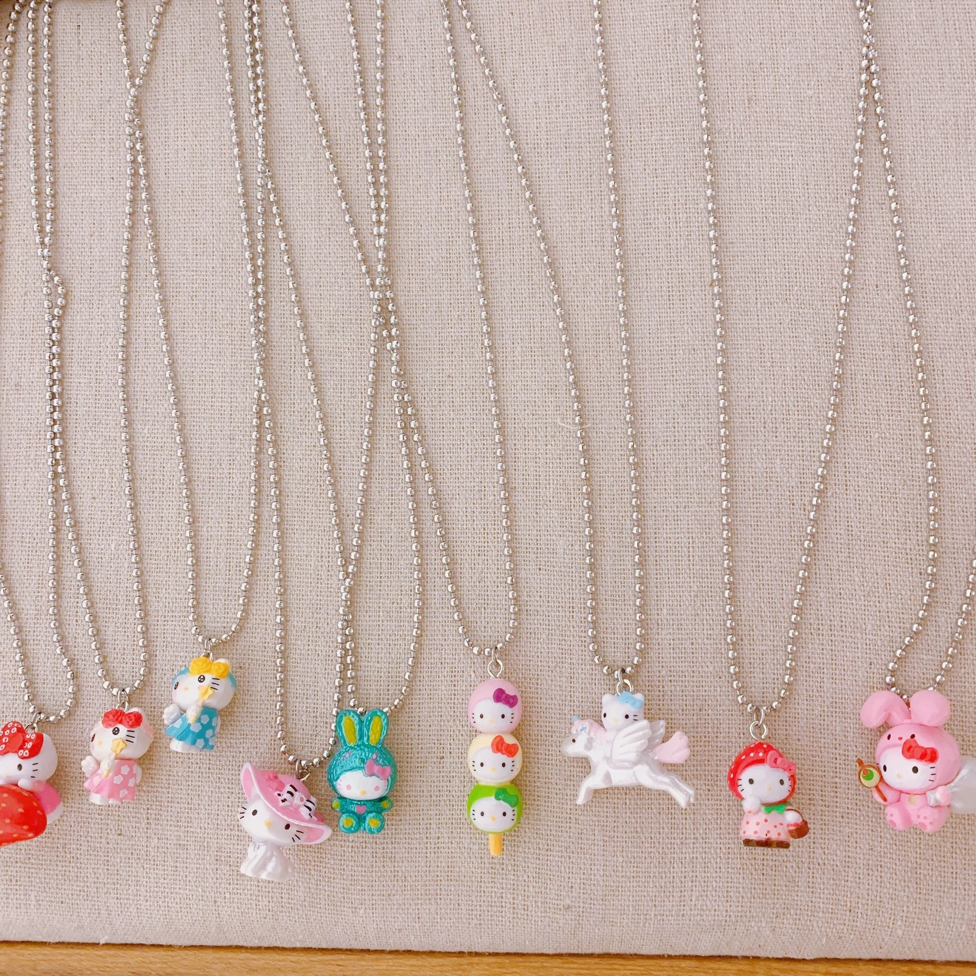 

Miniso Hellokitty Cute Anime Necklace Decorative Cake Pendant Summer Collarbone Chain Anime Kawaii Female Accessories Gift