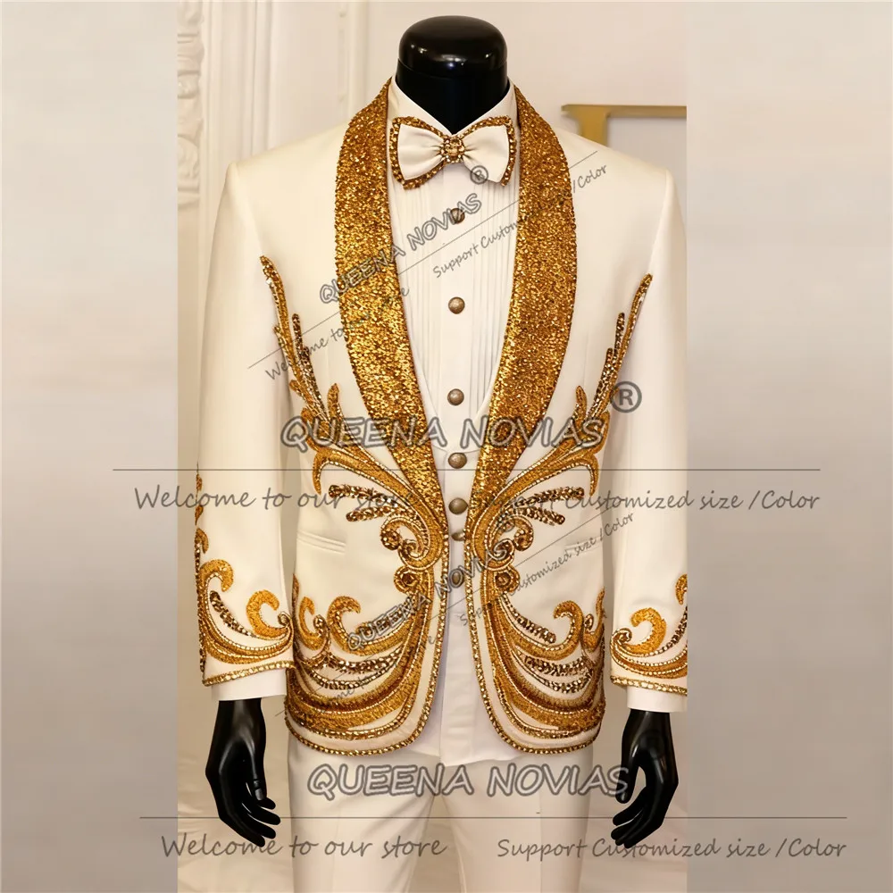 

Блестящие бусины и кристаллы, костюмы для мужчин на свадьбу, комплекты из 3 предметов, золотые блейзеры с блестками и лацканами, наряды для выпускного вечера, индивидуальные смокинги для жениха